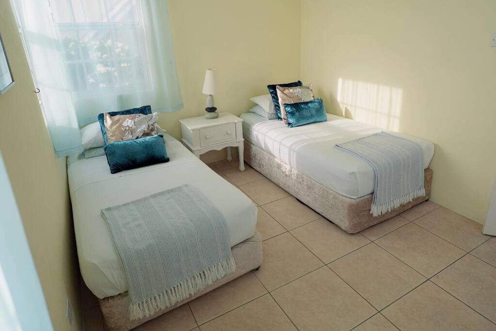 3 bedrooms luxurious pool house centrally located close to everything