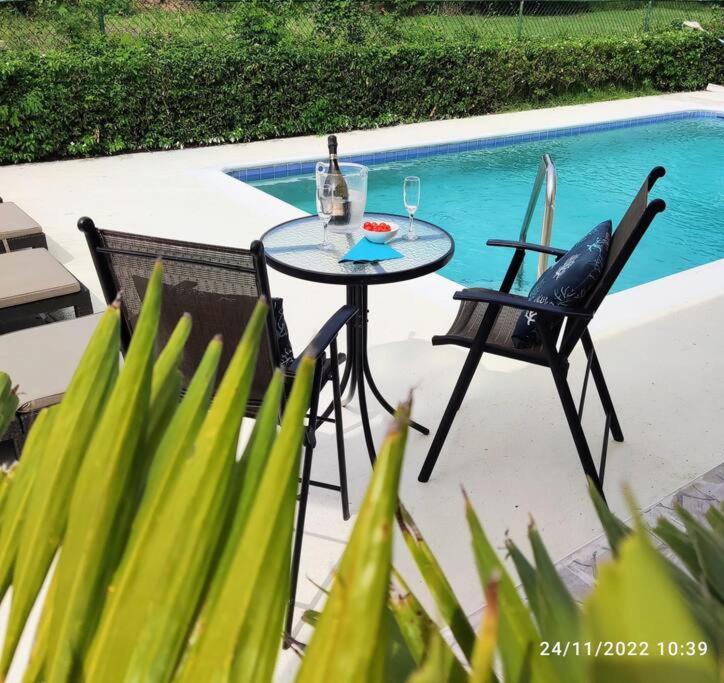 3 bedrooms luxurious pool house centrally located close to everything