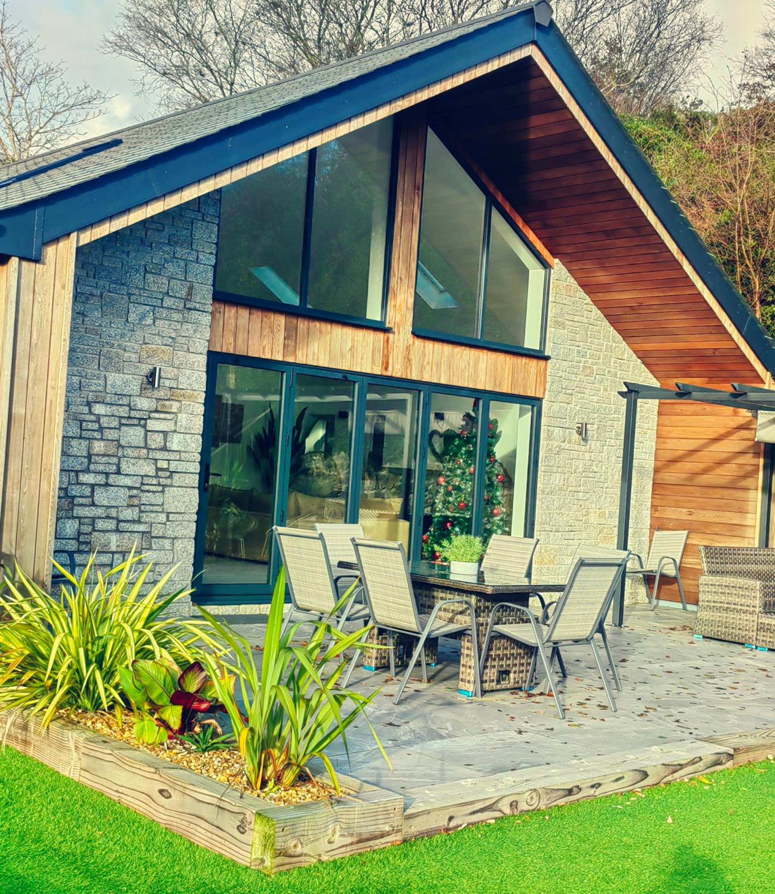 CORNWALL LUXURIOUS UNIQUE New Build PALMA VILLA#4 miles BEACH, HARBOUR and EDEN PROJECT# Private Location, Encllosed Garden with View, Underfloor Heating,  view 2