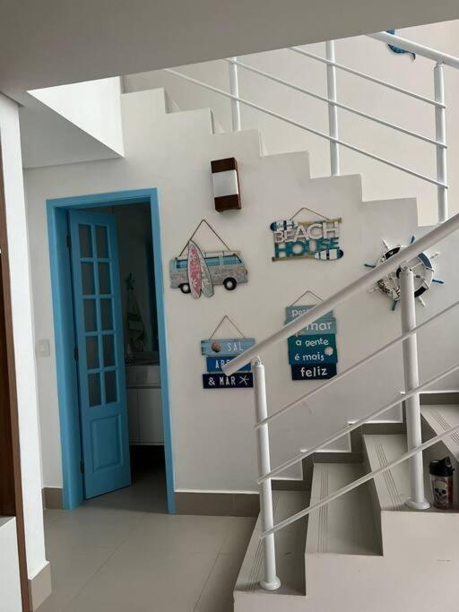 Condomínio pé na areia, super novo e confortável.