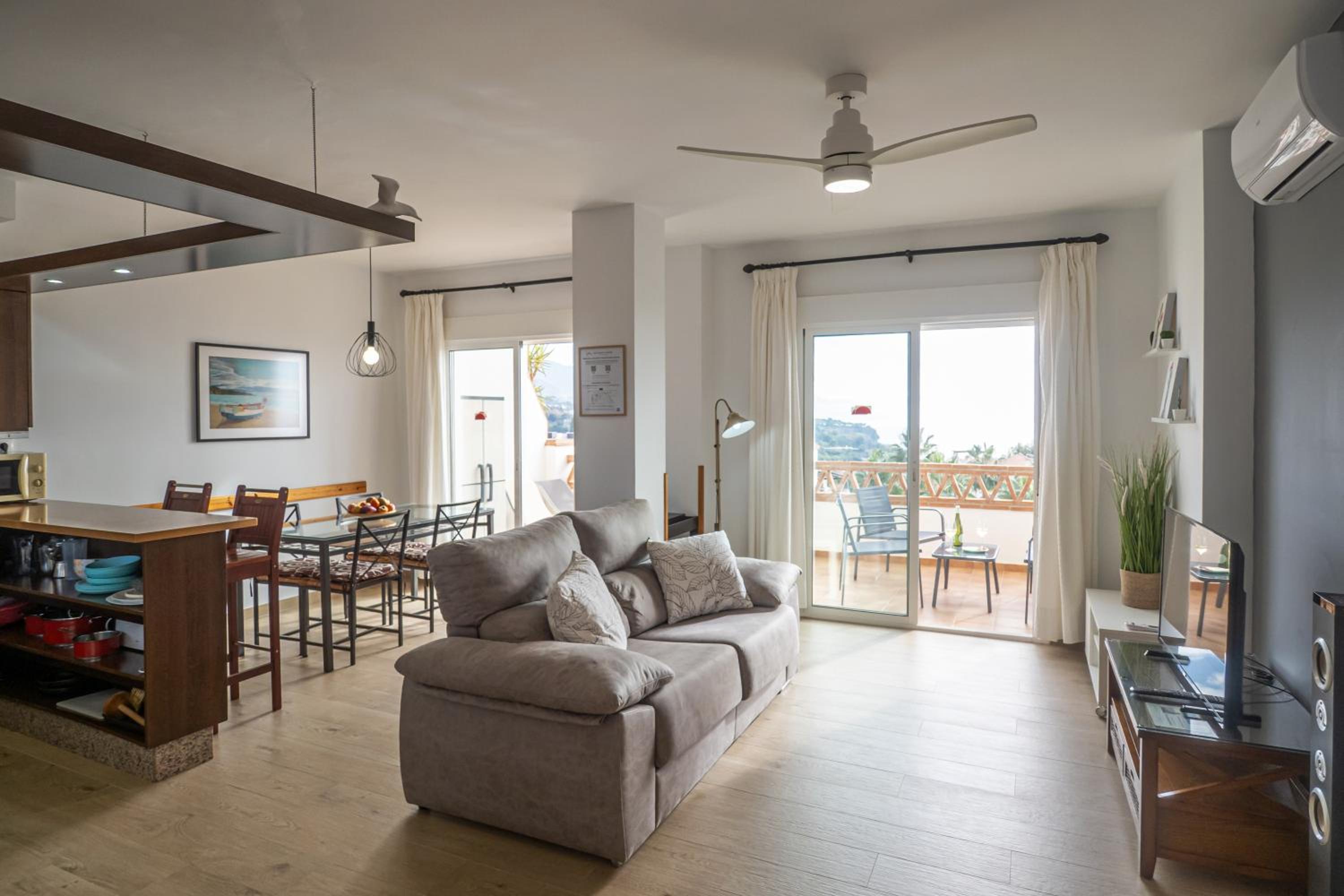 Apartamentos Chimenea en Nerja — hotel room