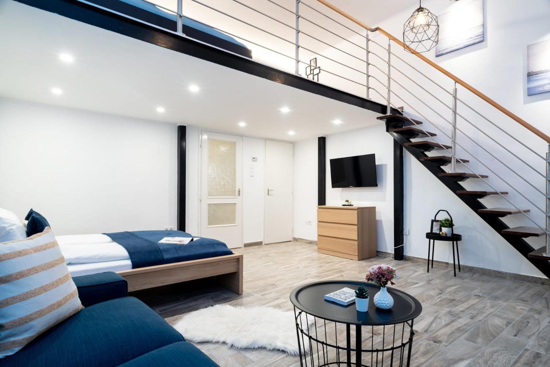 Welcoming modern apartment in the center view 5