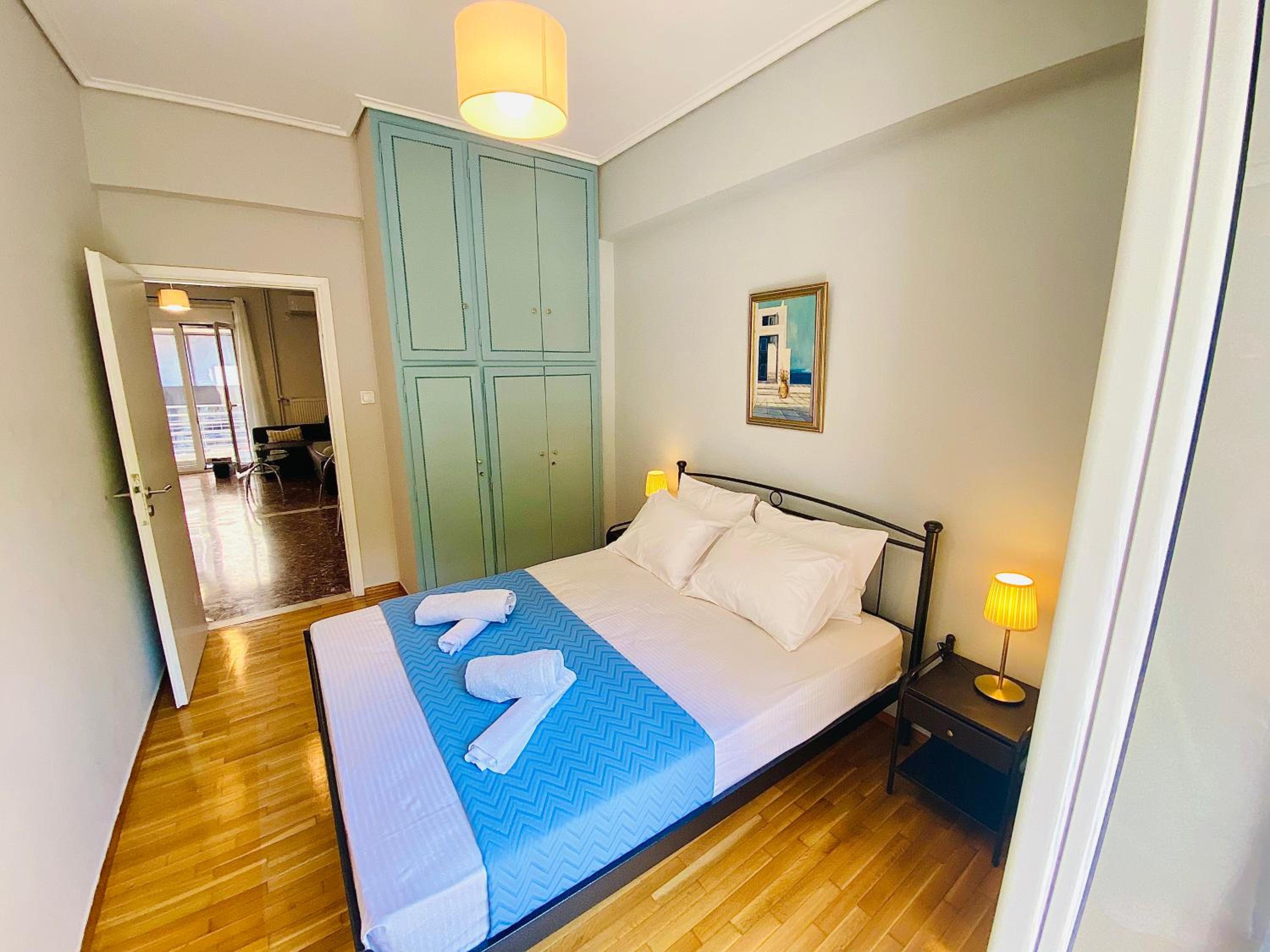 Olive tree Deluxe Apt 70m from Athens Metro
