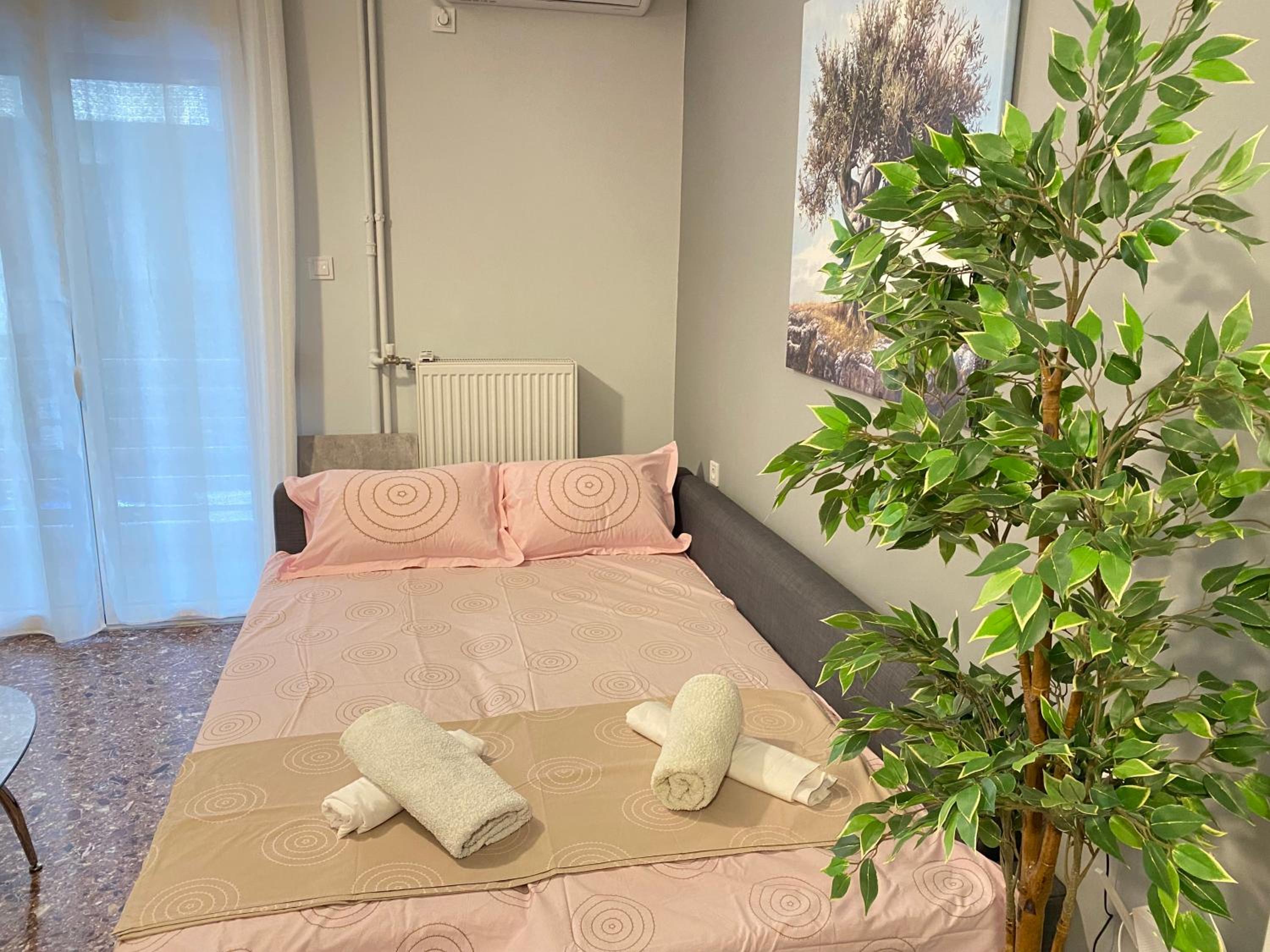 Olive tree Deluxe Apt 70m from Athens Metro