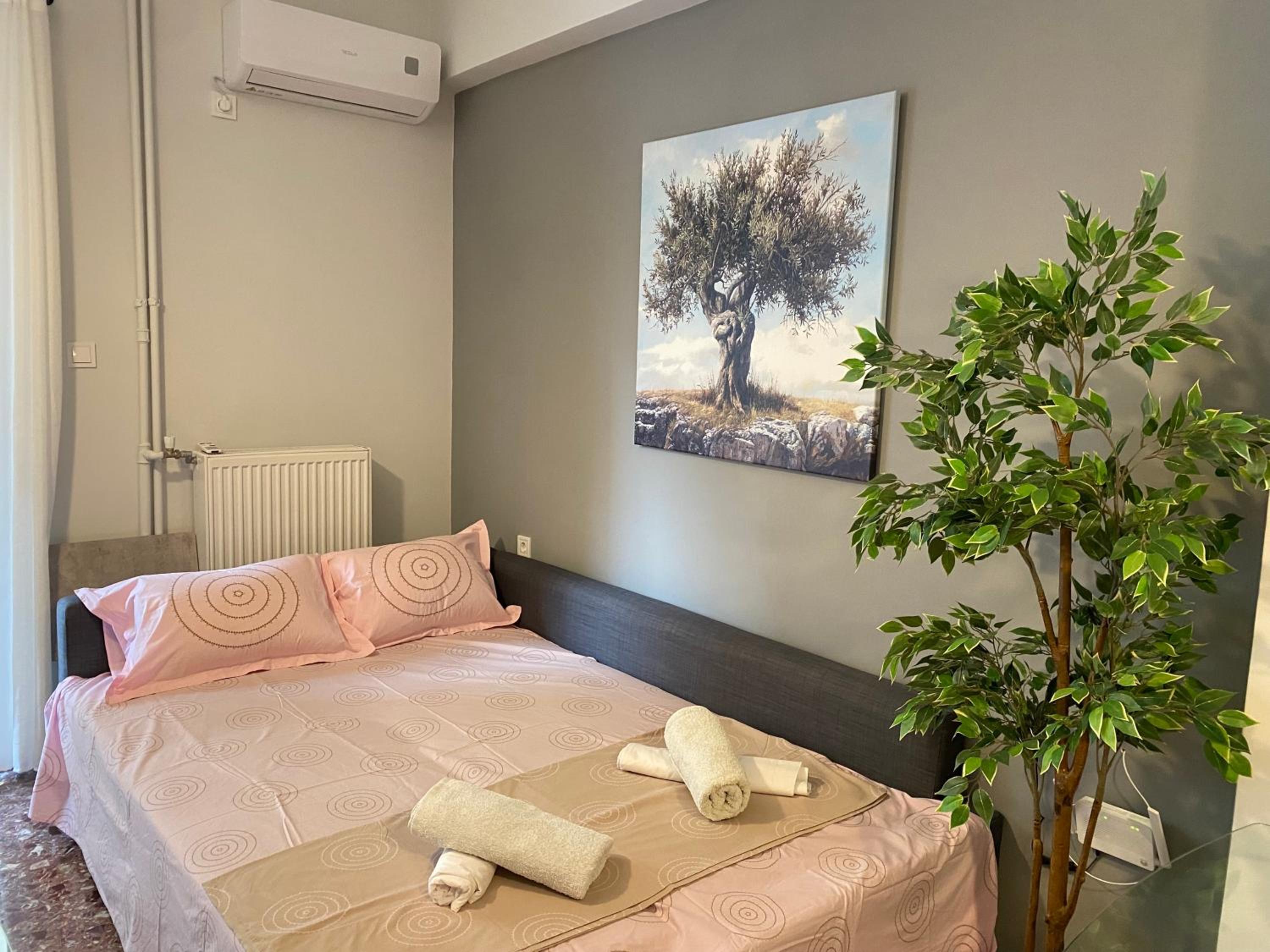 Olive tree Deluxe Apt 70m from Athens Metro