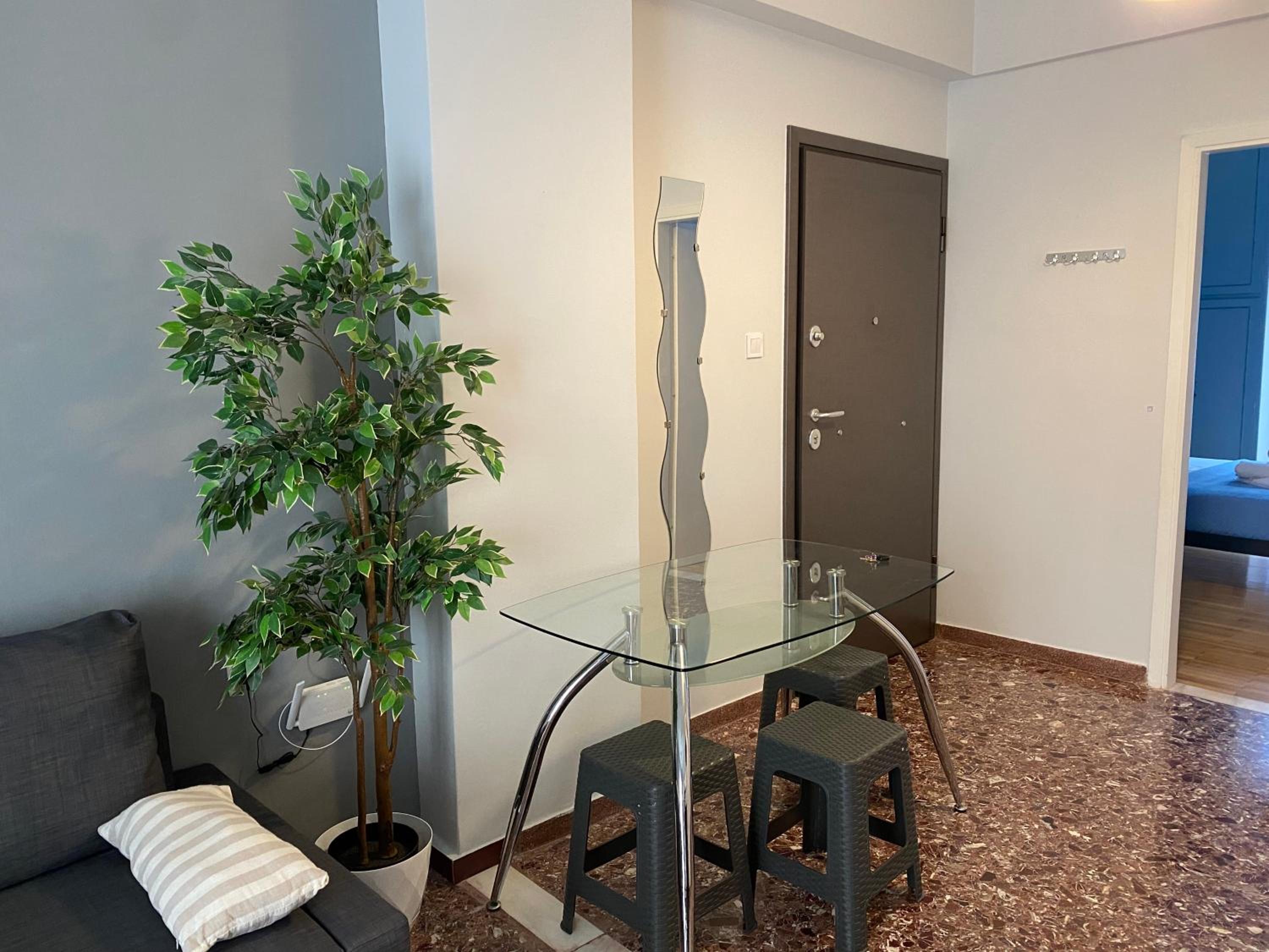 Olive tree Deluxe Apt 70m from Athens Metro