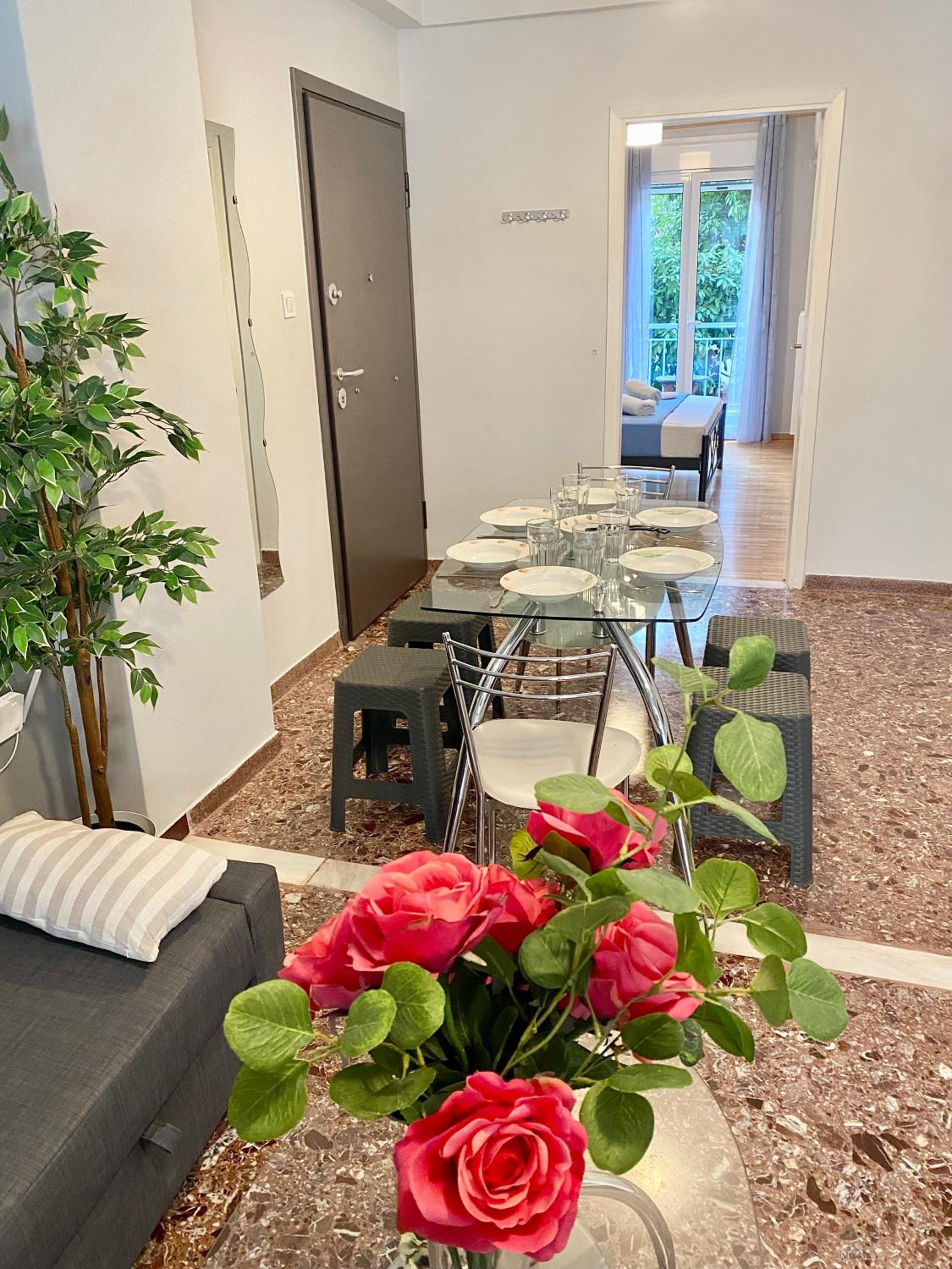 Olive tree Deluxe Apt 70m from Athens Metro