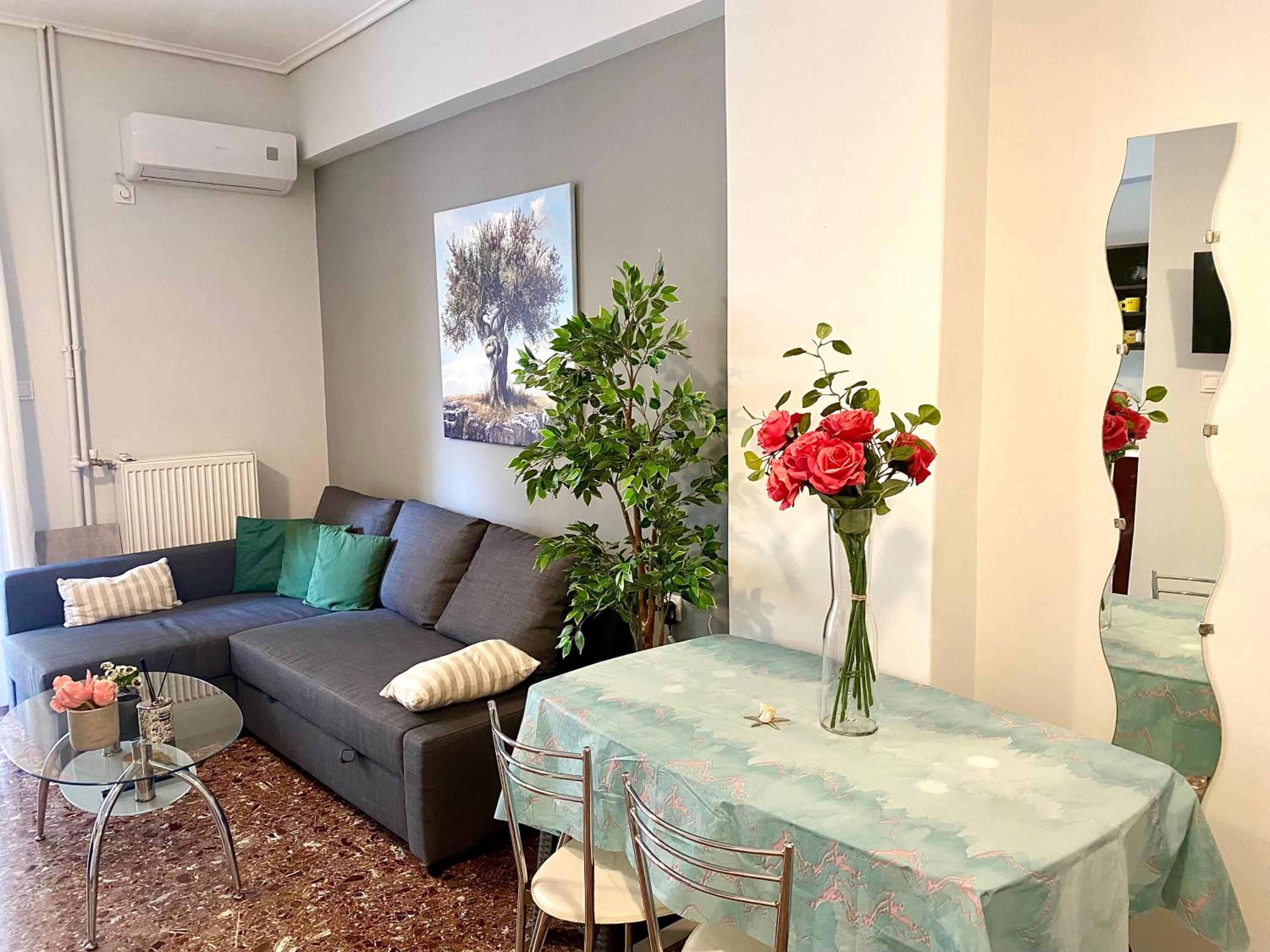 Olive tree Deluxe Apt 70m from Athens Metro