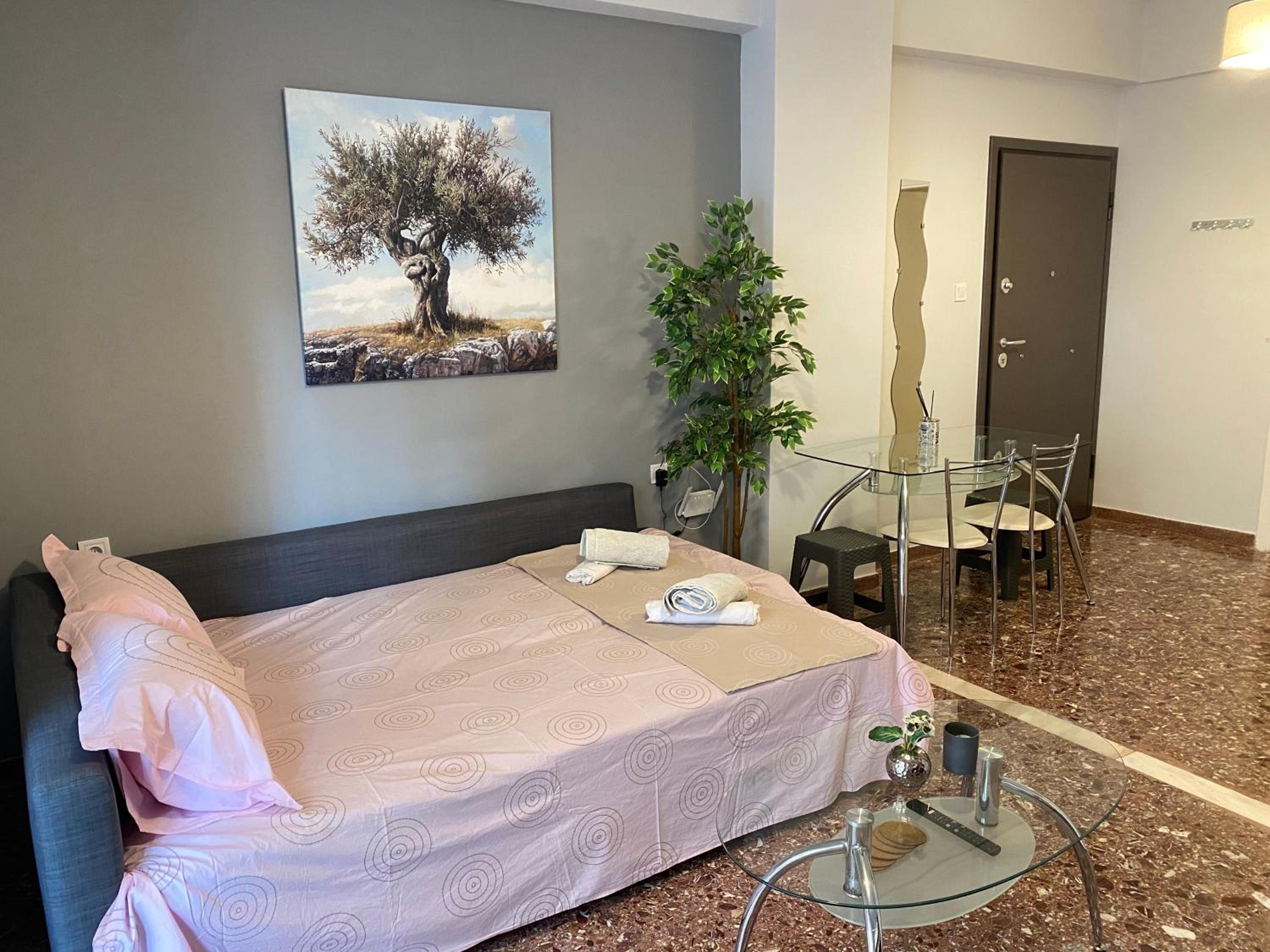Olive tree Deluxe Apt 70m from Athens Metro