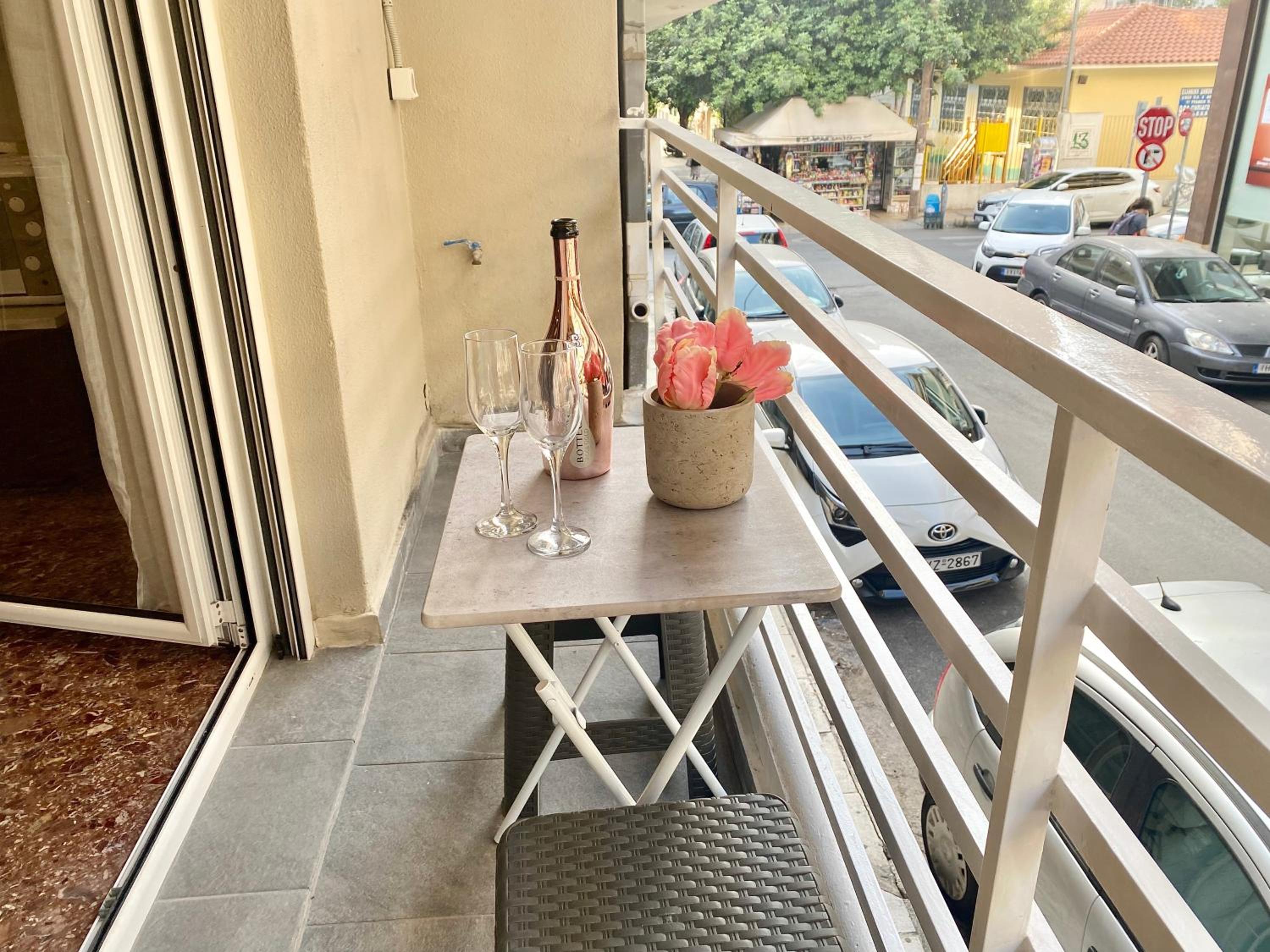 Olive tree Deluxe Apt 70m from Athens Metro