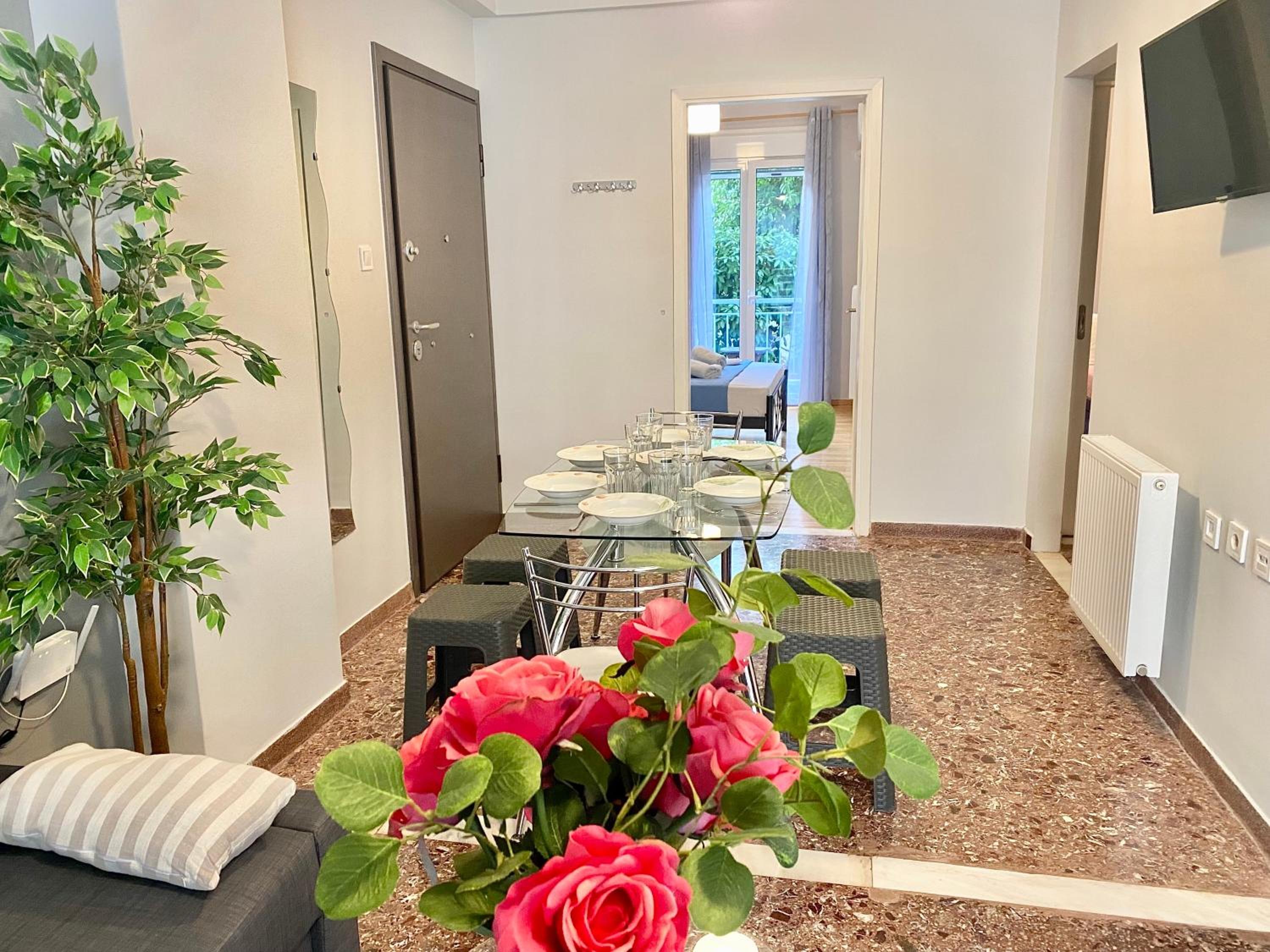 Olive tree Deluxe Apt 70m from Athens Metro