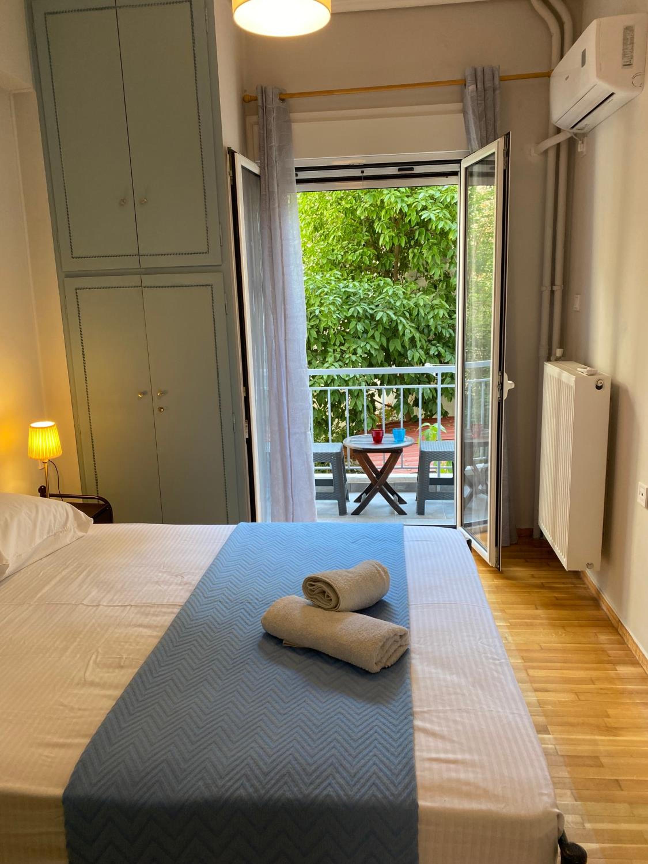 Olive tree Deluxe Apt 70m from Athens Metro