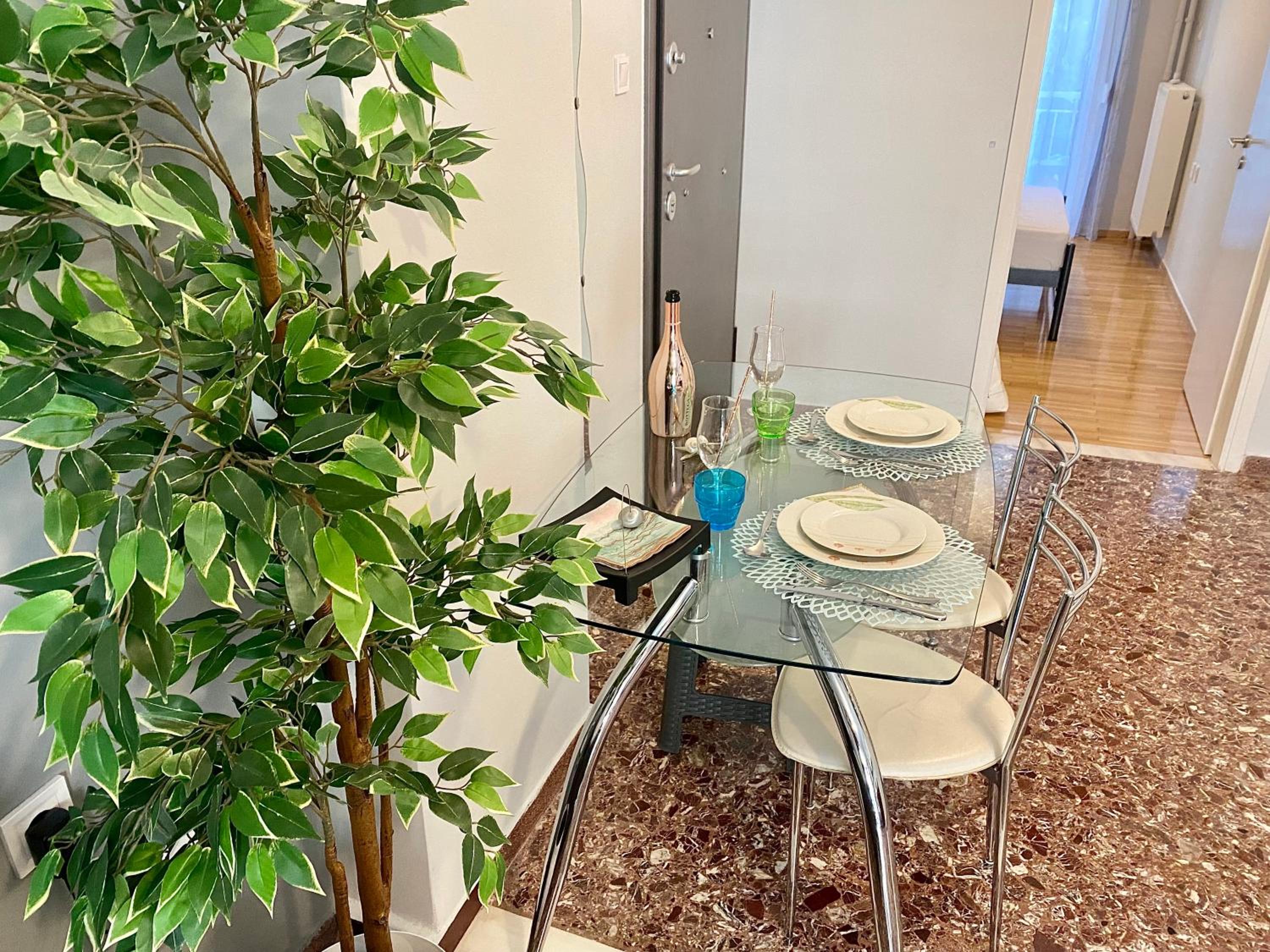 Olive tree Deluxe Apt 70m from Athens Metro