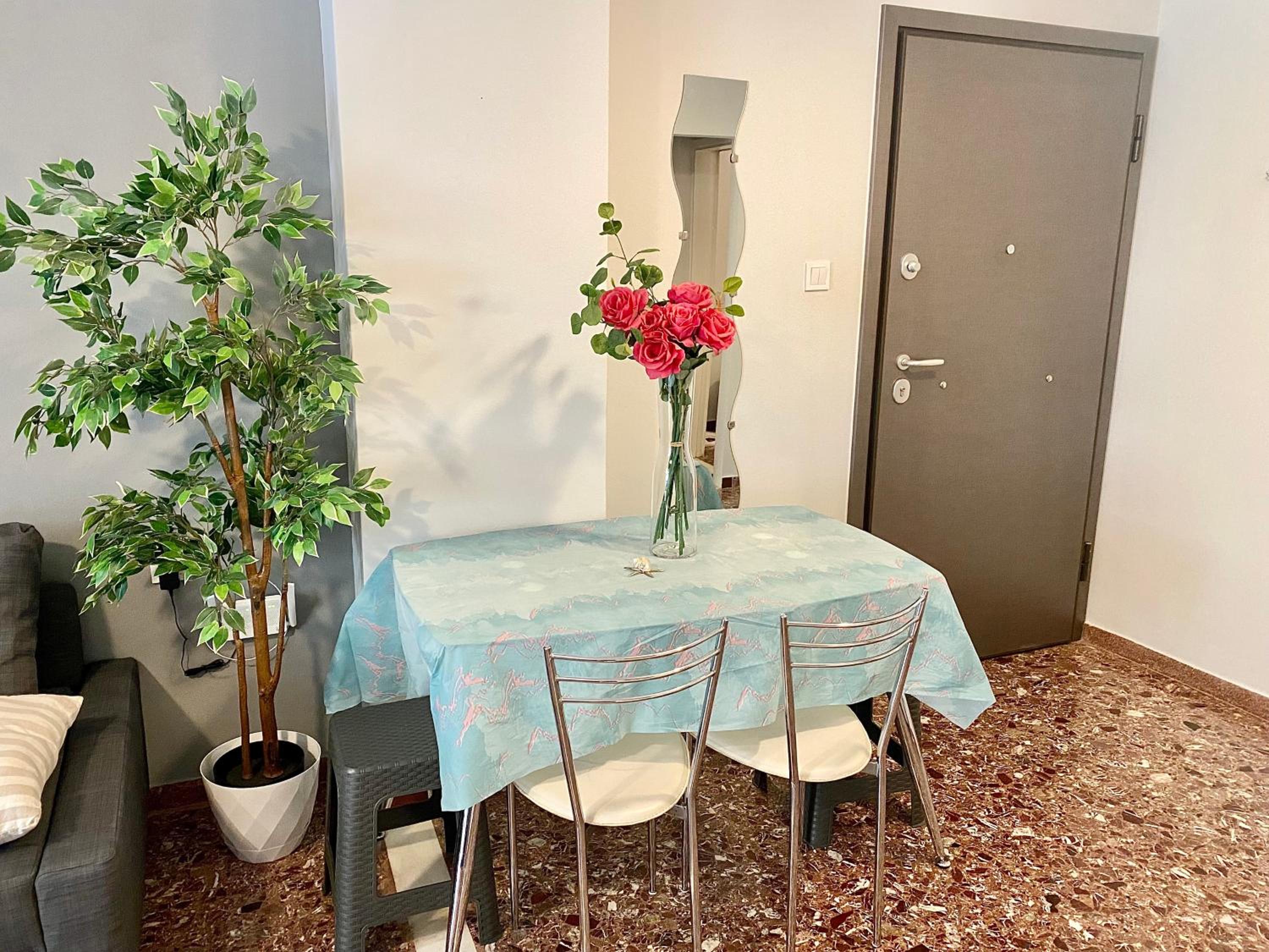 Olive tree Deluxe Apt 70m from Athens Metro