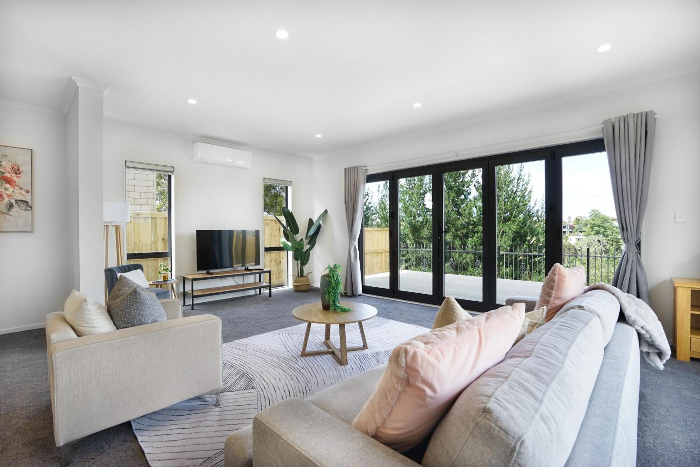 Experience The Magic of Riverside Living - 5 beds view 2
