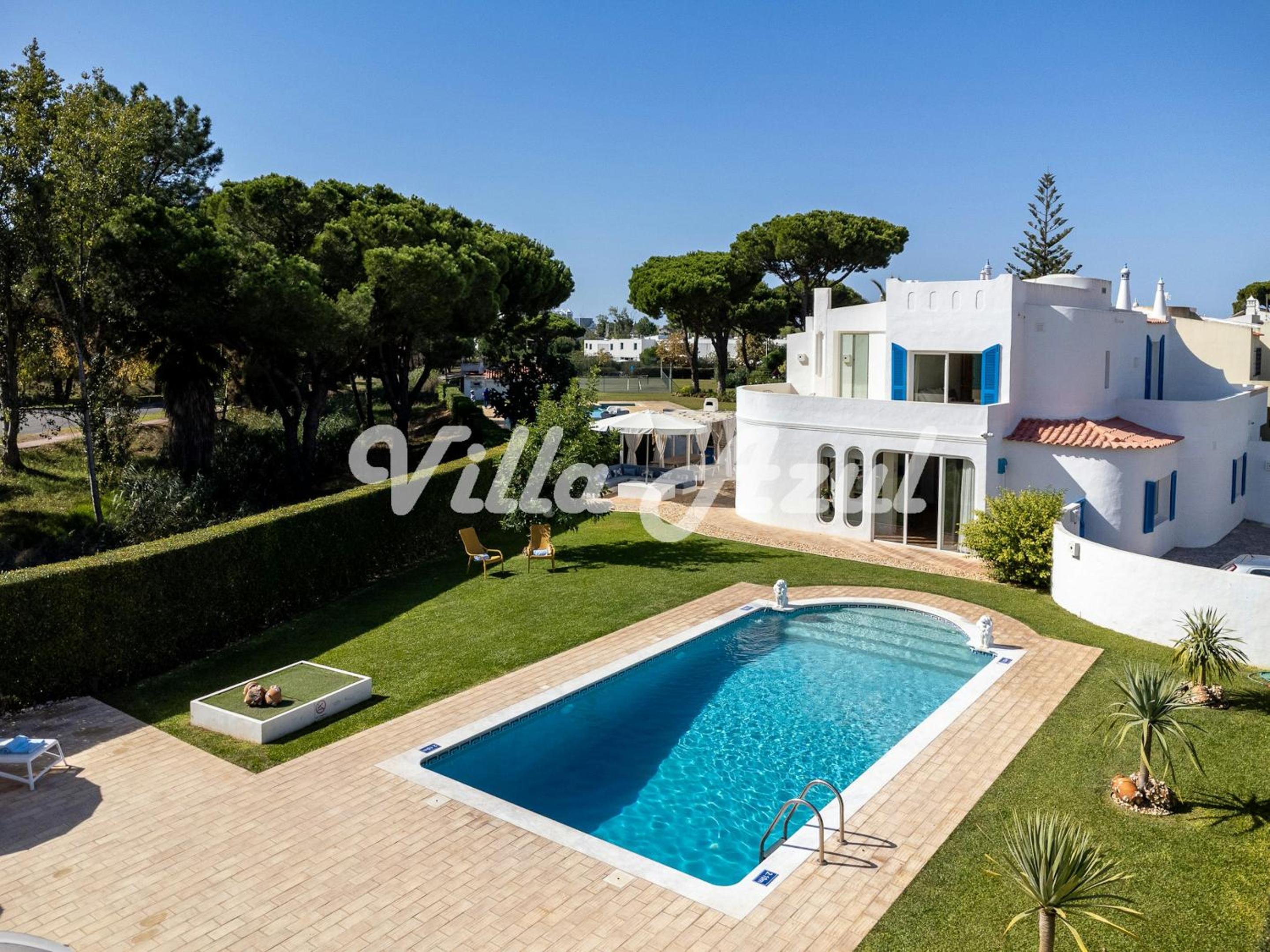 Elegant villa with private pool in Quarteira view 2