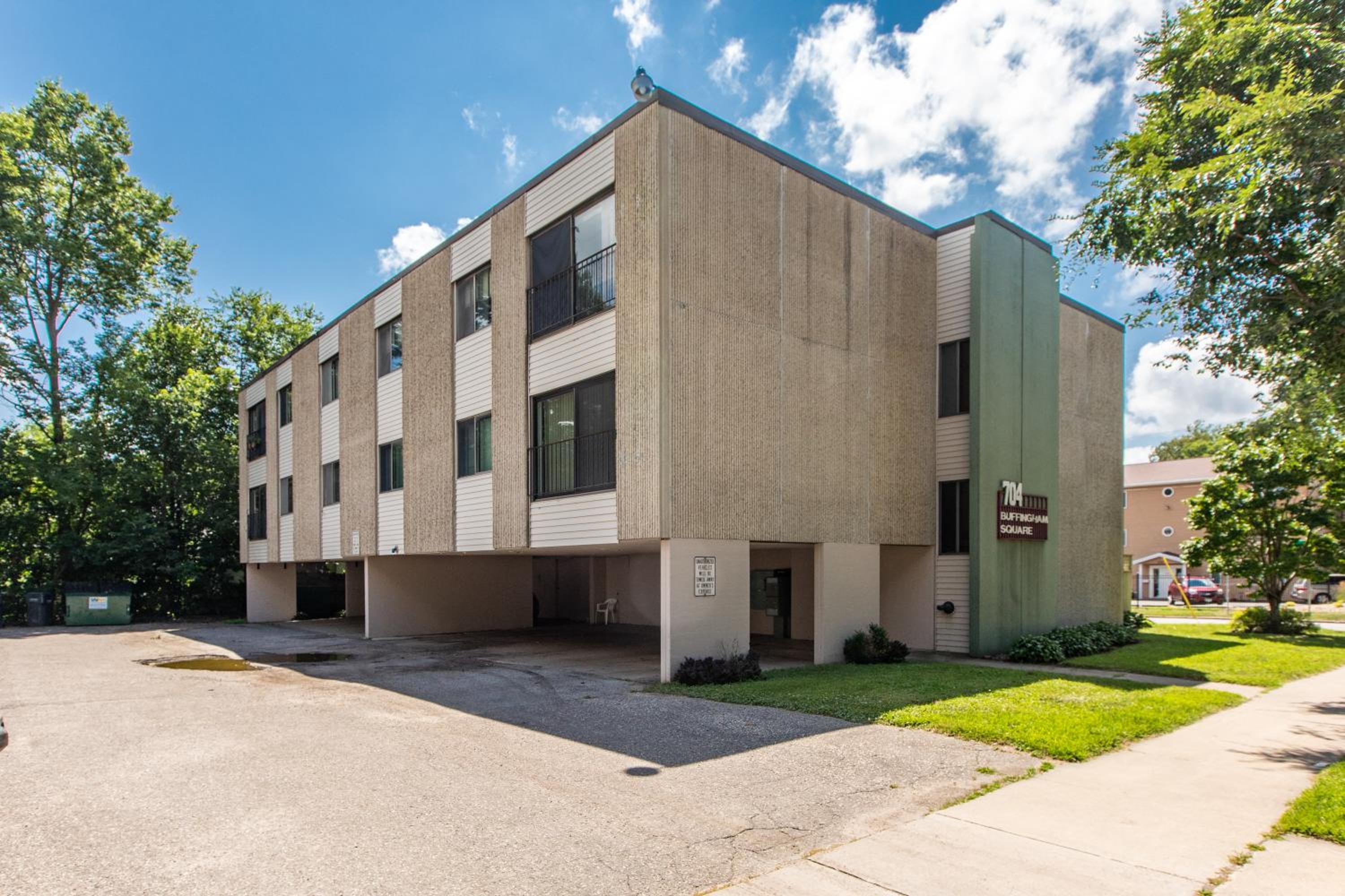 Modern, Rustic 2 Bed 1 bath 6 blocks from Mayo view 2