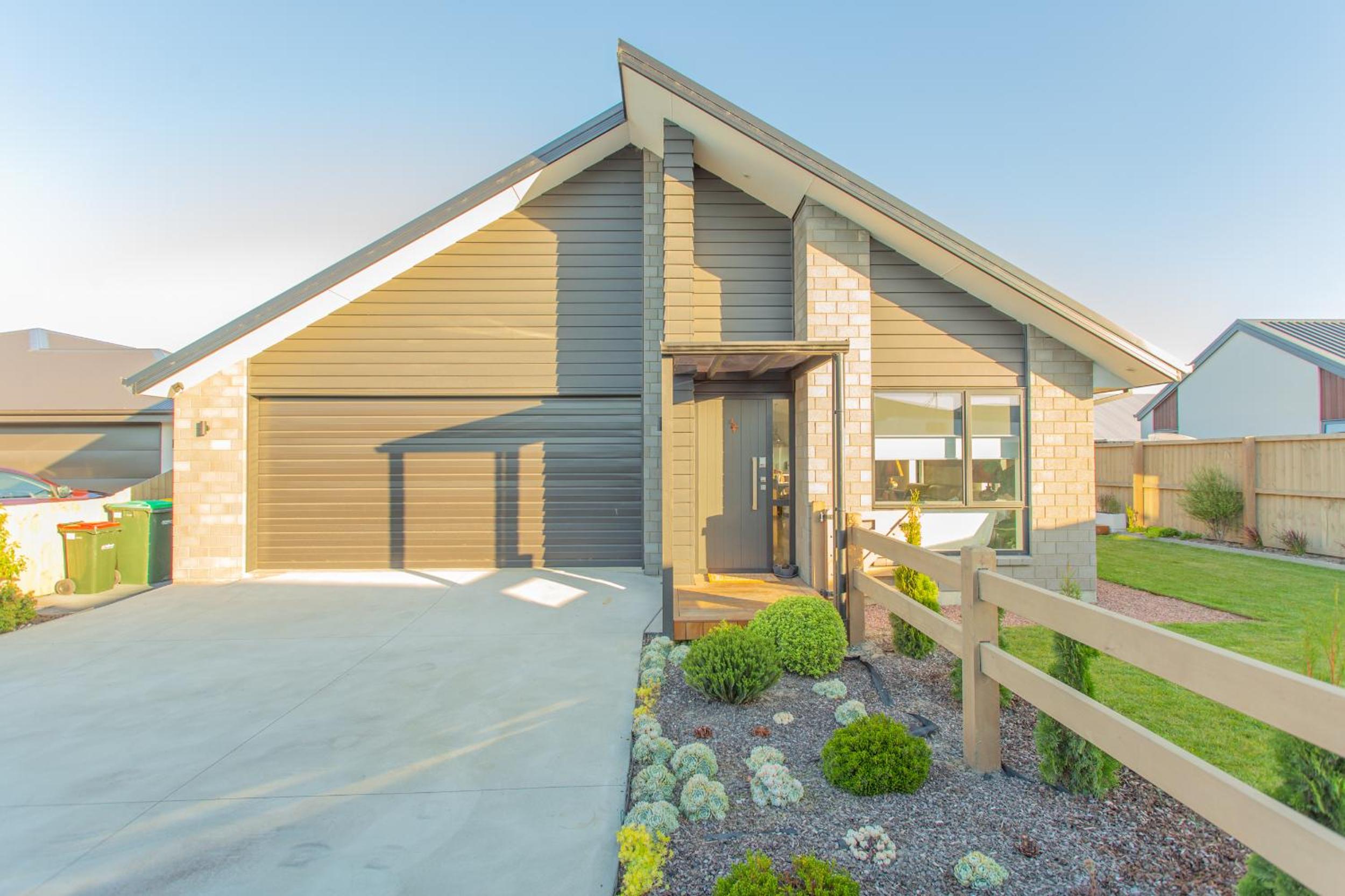 Quiet & Warm House Parking Sleeps 7, 19 mins from CHC airport view 3