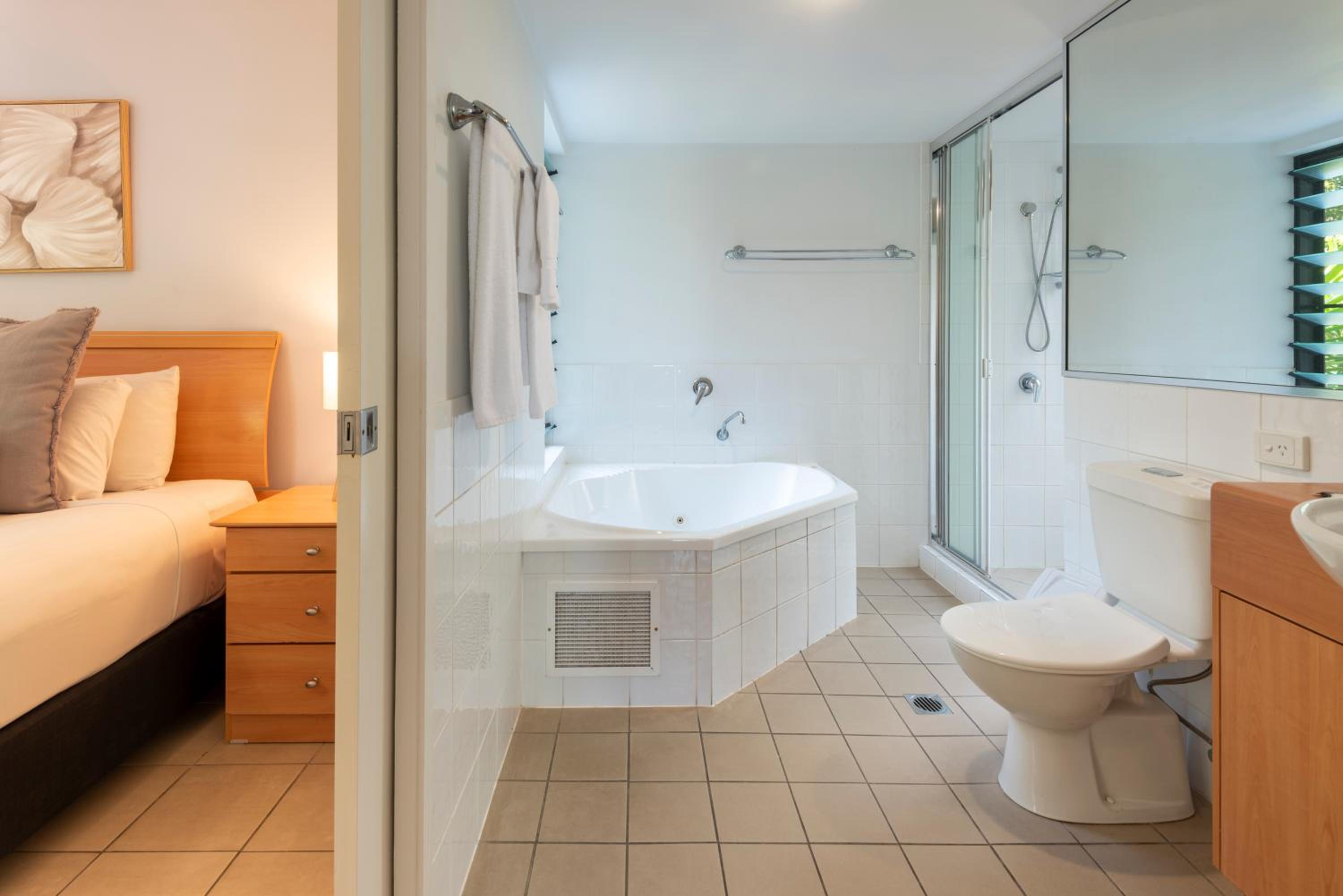 Oasis Apartments on Hamilton Island by HIHA