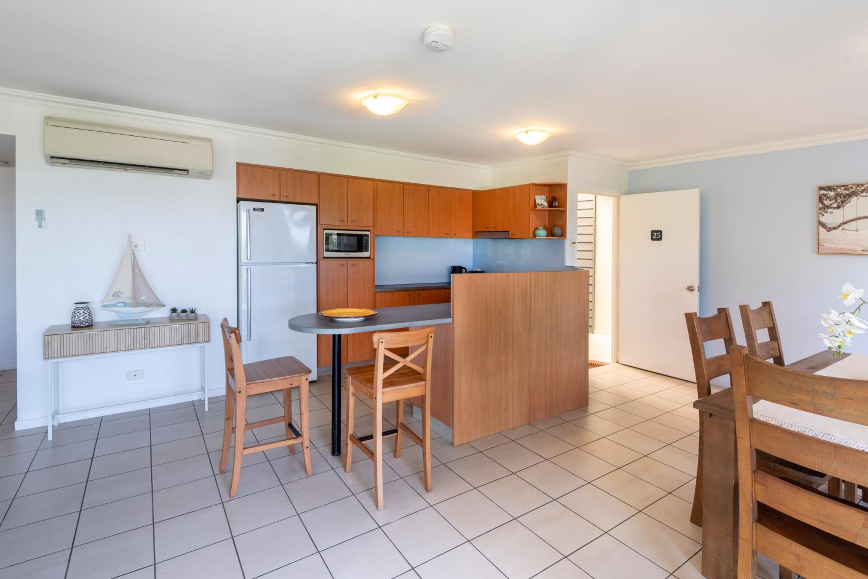 Oasis Apartments on Hamilton Island by HIHA
