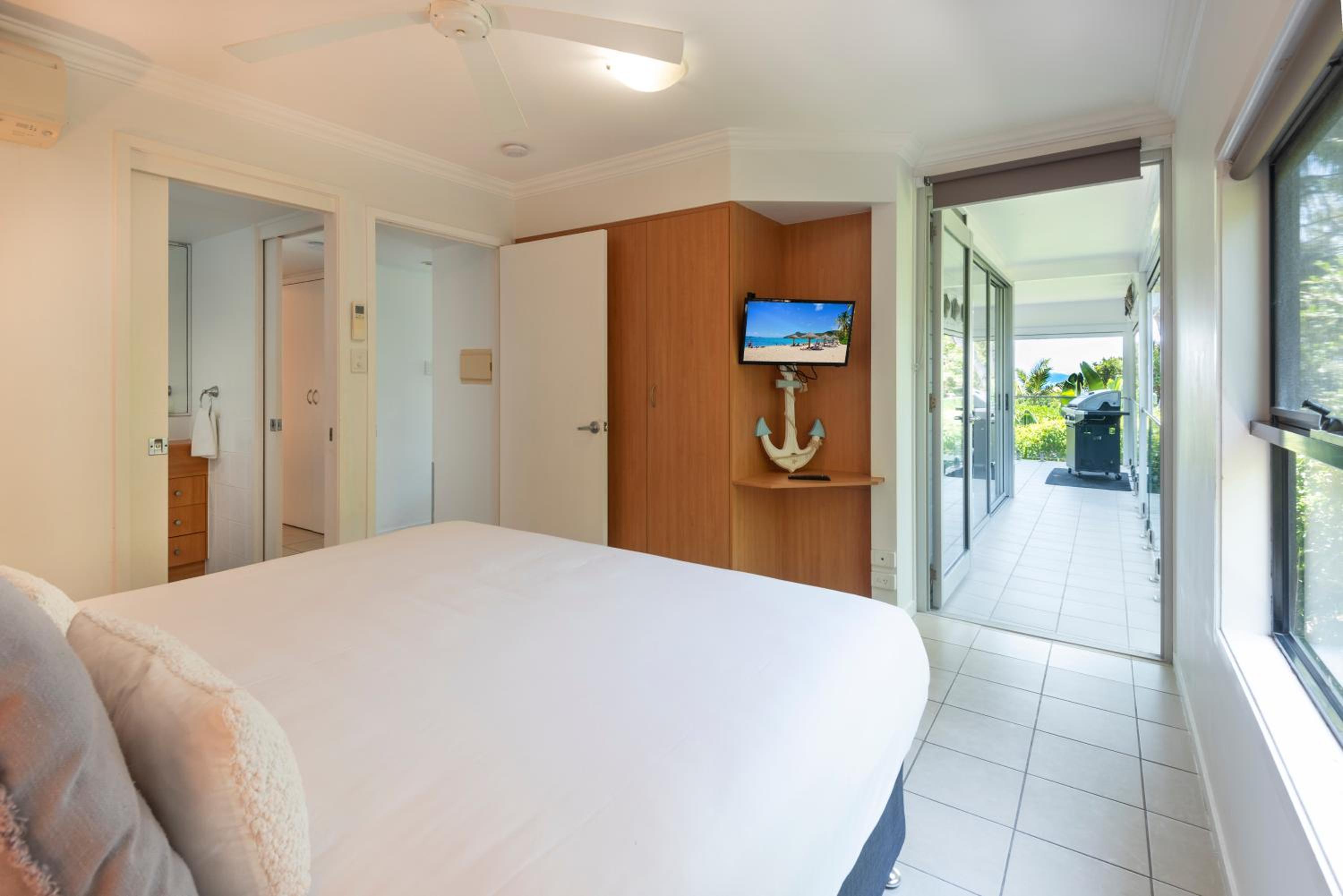 Oasis Apartments on Hamilton Island by HIHA