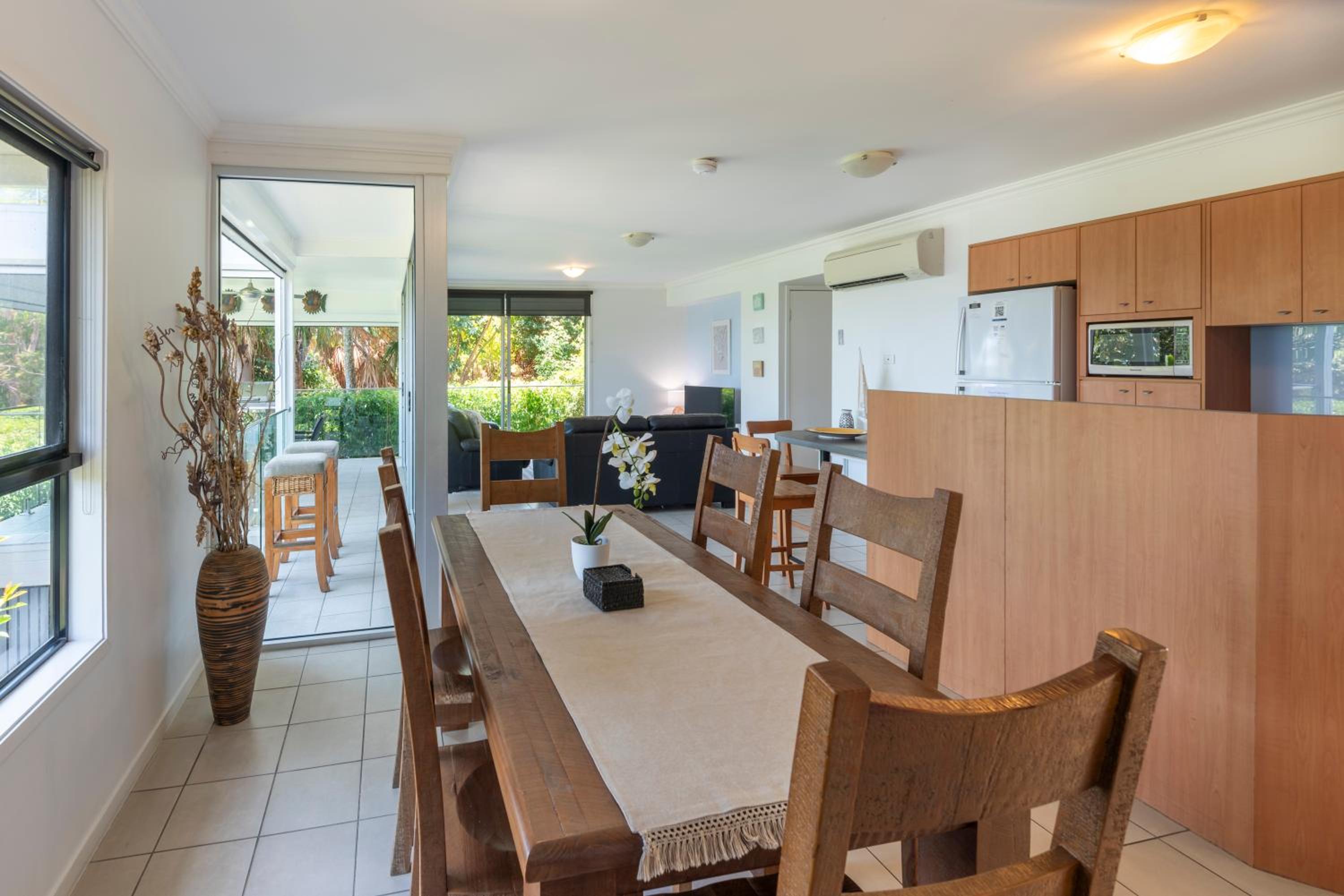 Oasis Apartments on Hamilton Island by HIHA