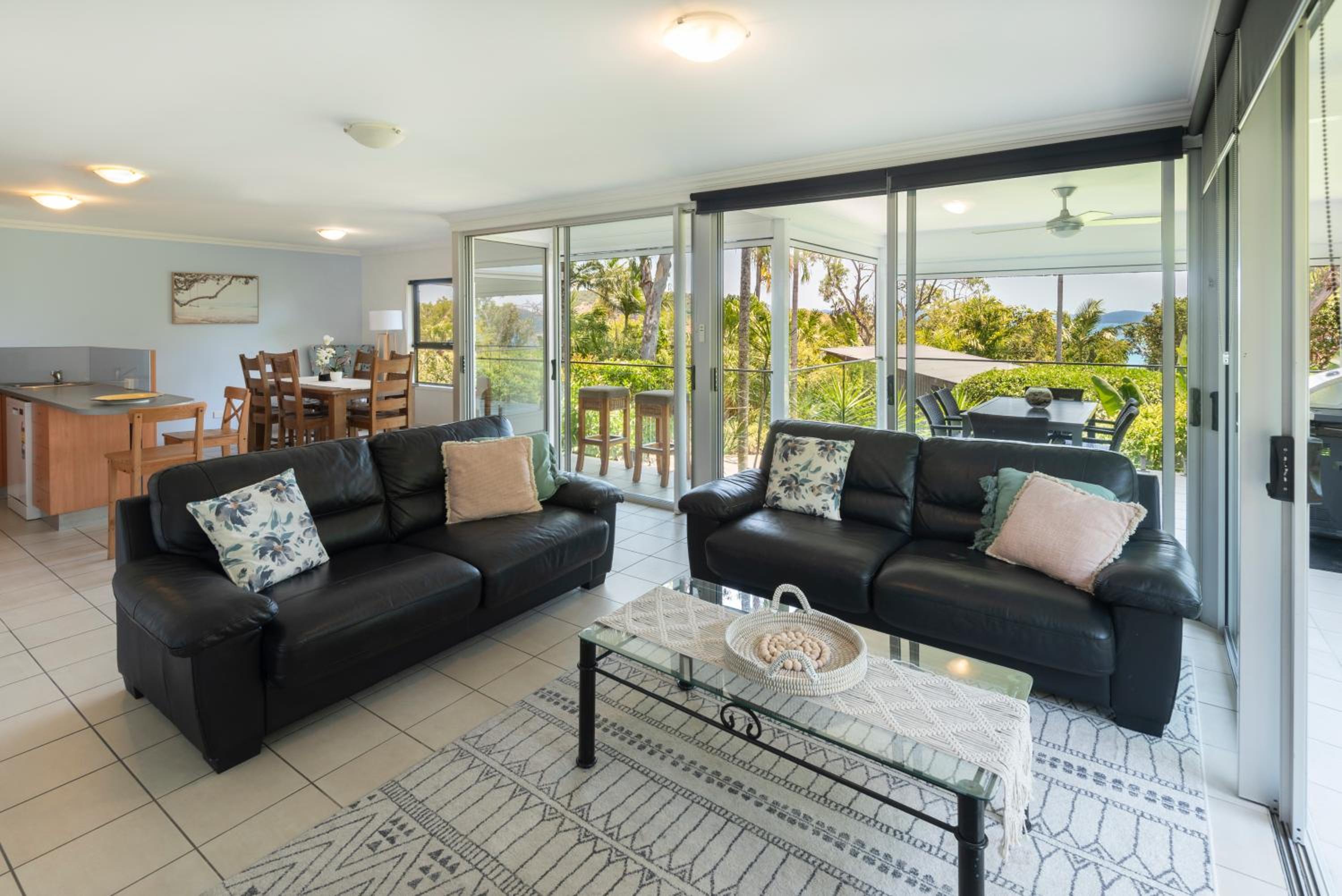 Oasis Apartments on Hamilton Island by HIHA