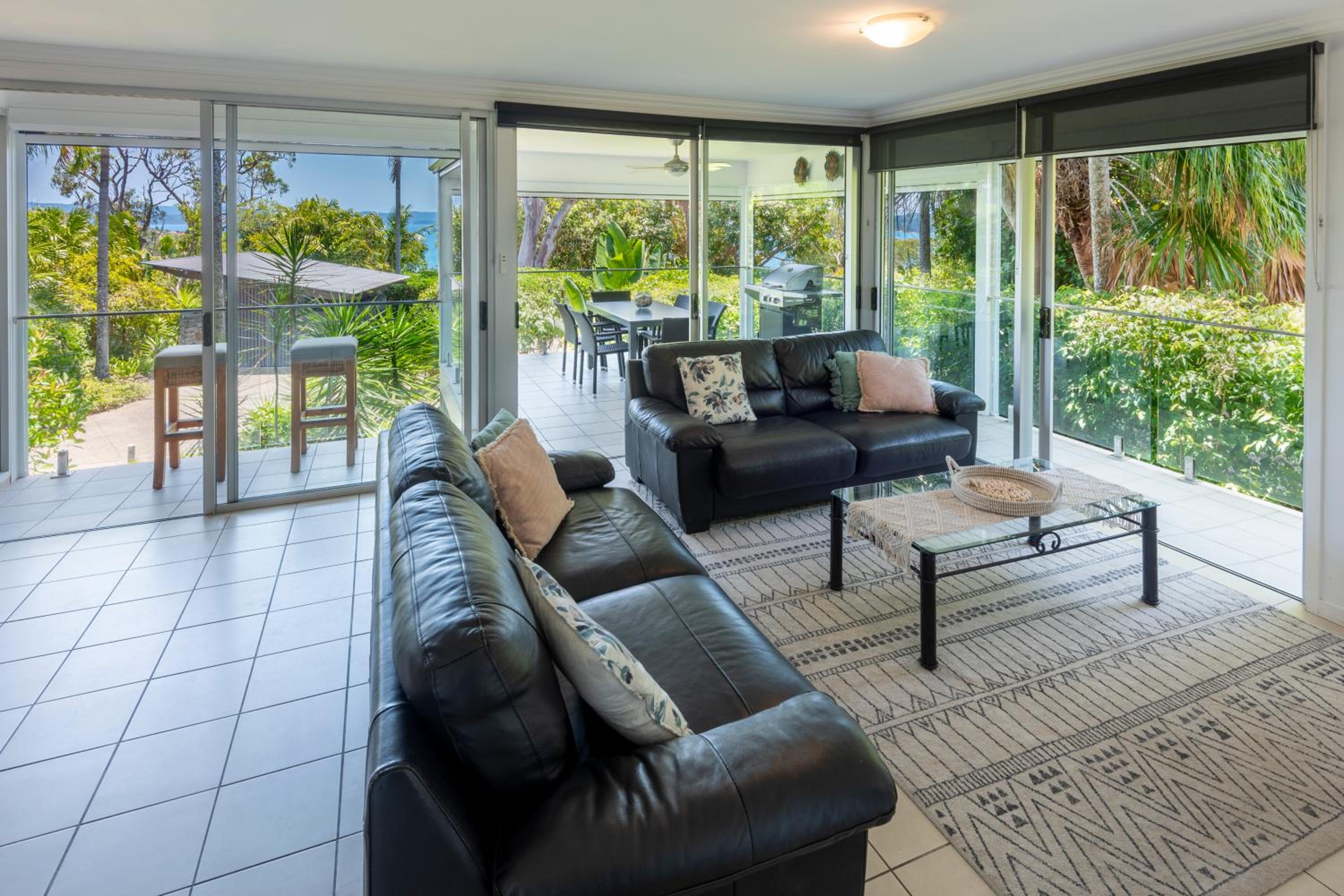 Oasis Apartments on Hamilton Island by HIHA