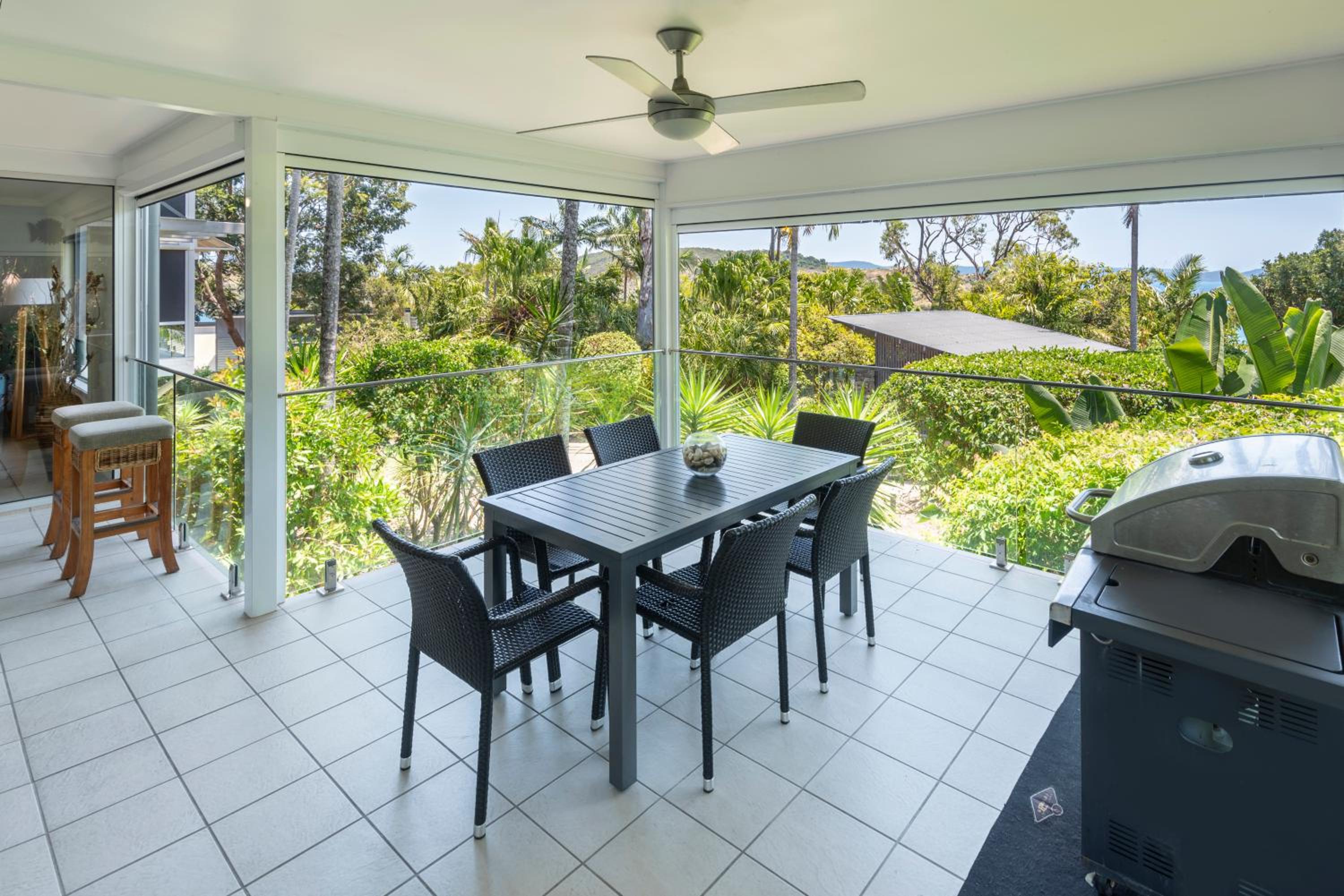 Oasis Apartments on Hamilton Island by HIHA