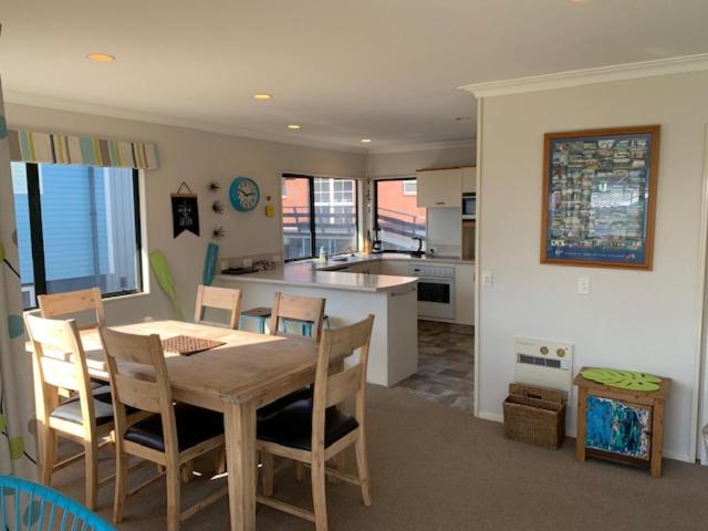 Grace Getaway - Beach, Cafes & The Mount at your doorstep view 2