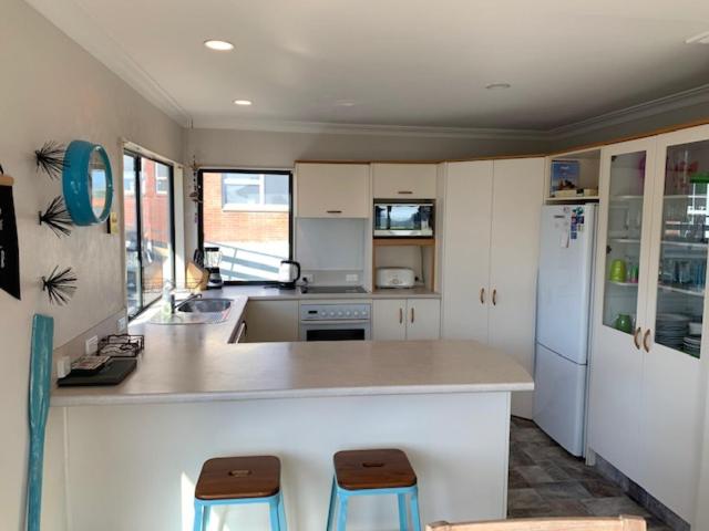 Grace Getaway - Beach, Cafes & The Mount at your doorstep view 3