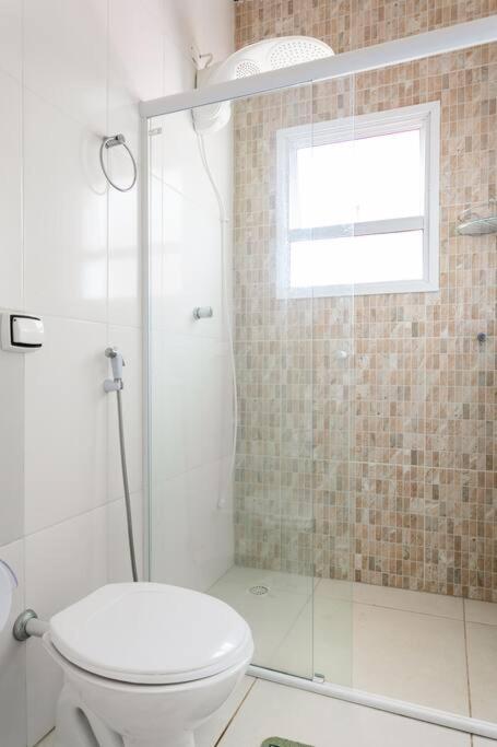 Linda casa em condomínio fechado para temporada.