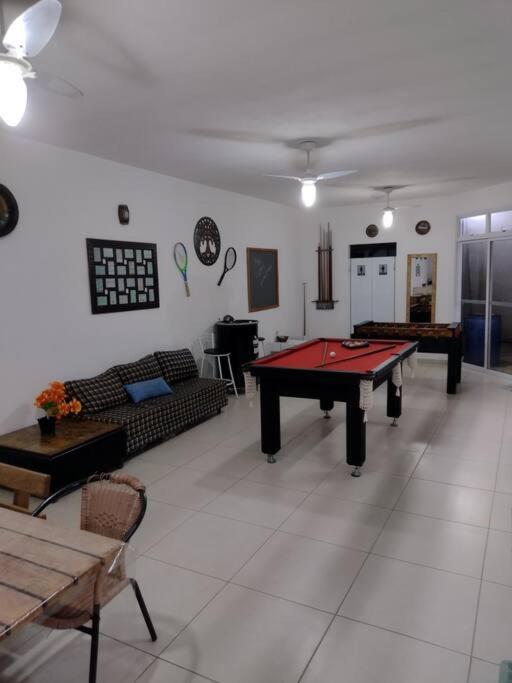 Linda casa em condomínio fechado para temporada.