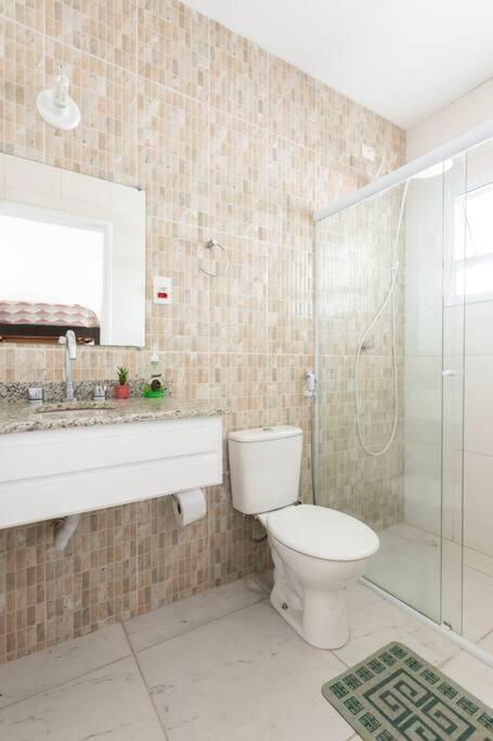 Linda casa em condomínio fechado para temporada.
