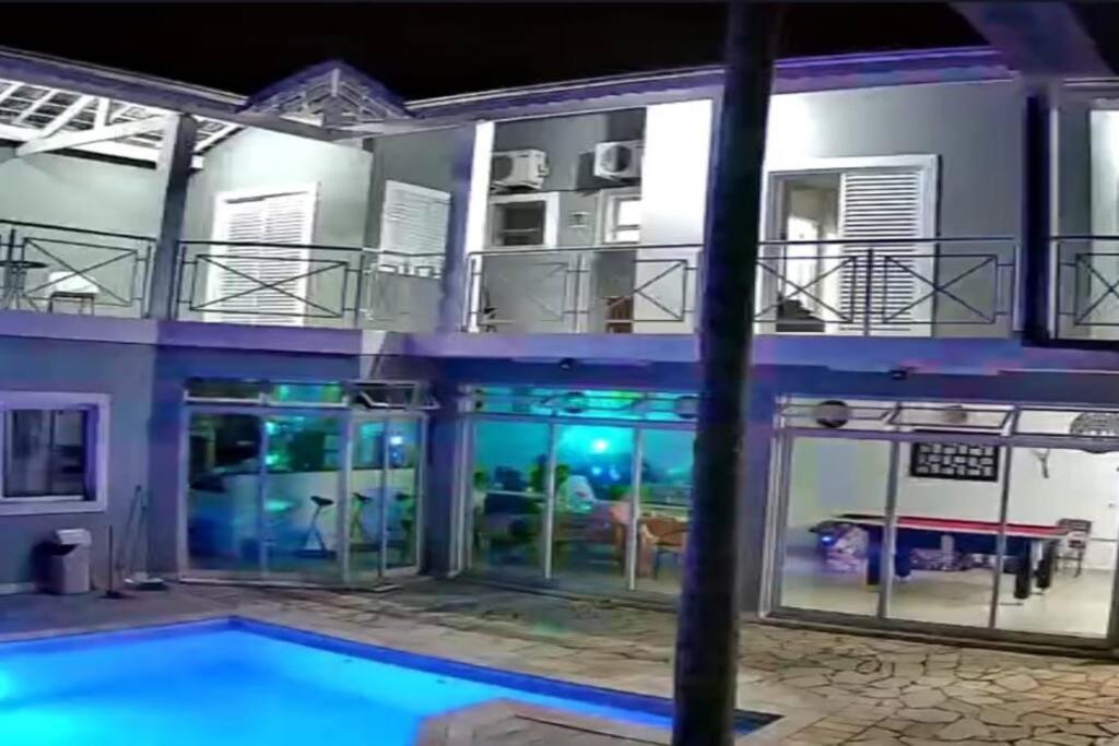 Linda casa em condomínio fechado para temporada.