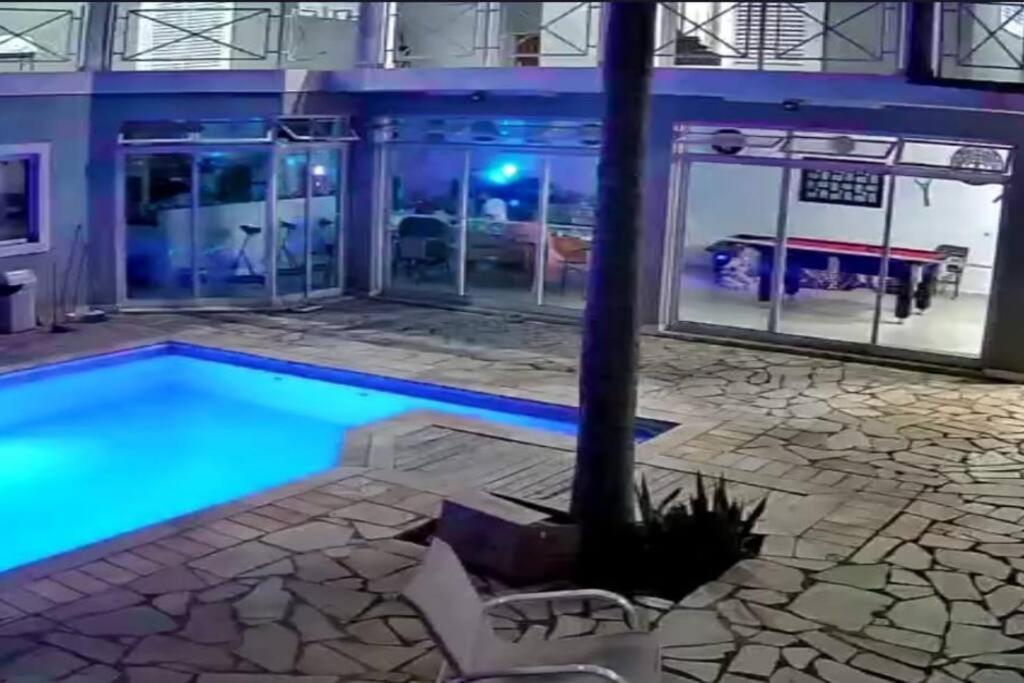 Linda casa em condomínio fechado para temporada.