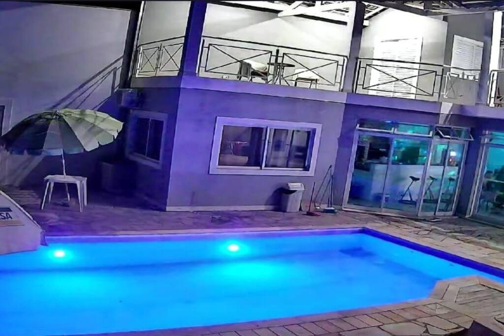 Linda casa em condomínio fechado para temporada.