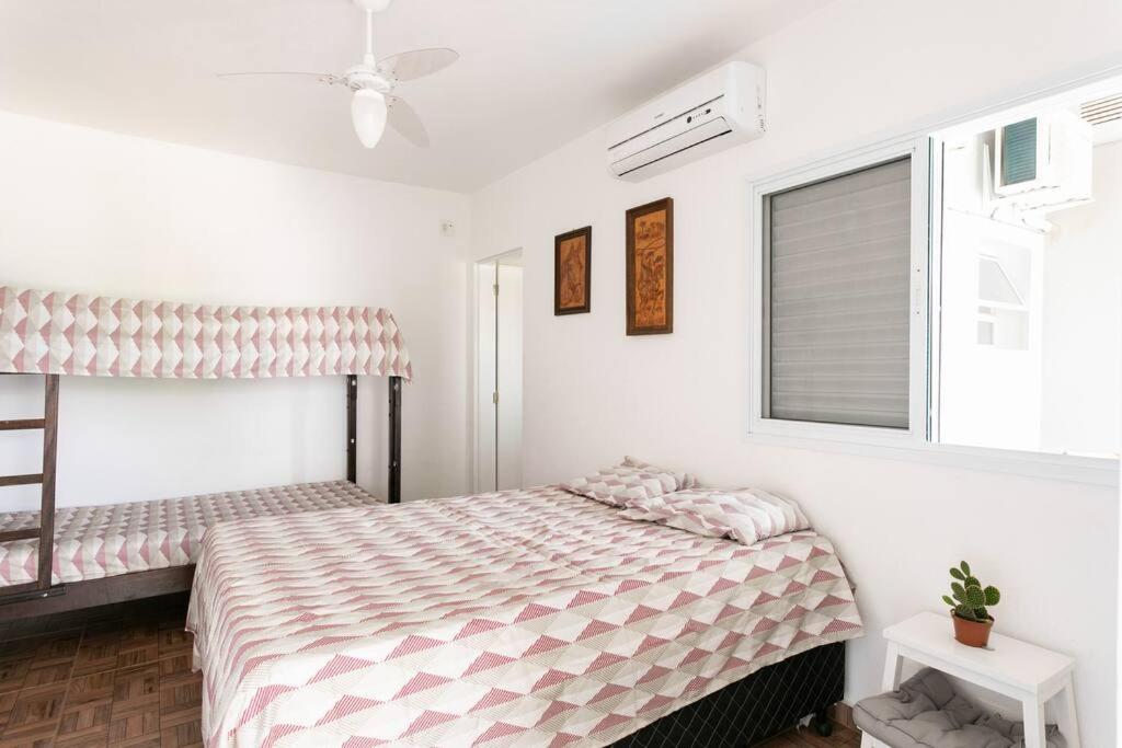Linda casa em condomínio fechado para temporada.