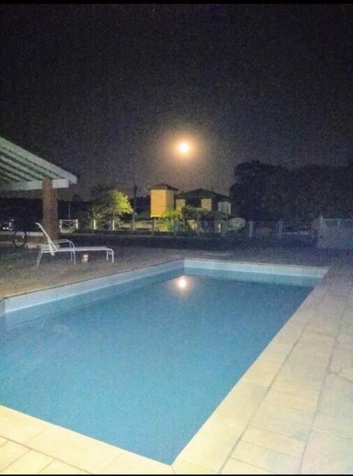 Linda casa em condomínio fechado para temporada.