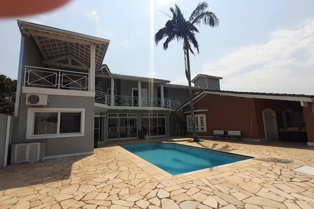 Linda casa em condomínio fechado para temporada.