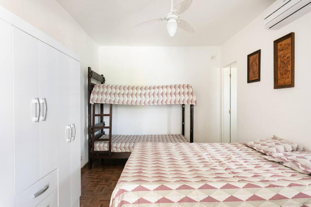 Linda casa em condomínio fechado para temporada.