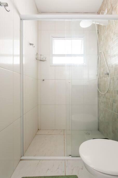 Linda casa em condomínio fechado para temporada.