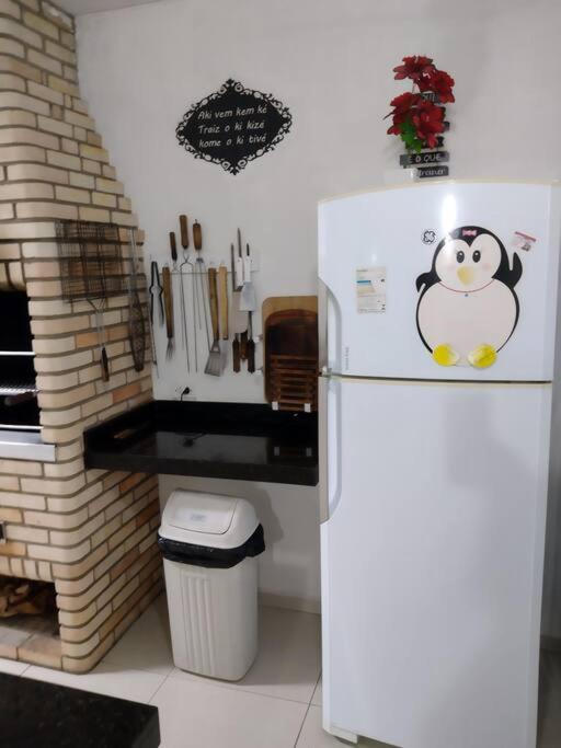 Linda casa em condomínio fechado para temporada.