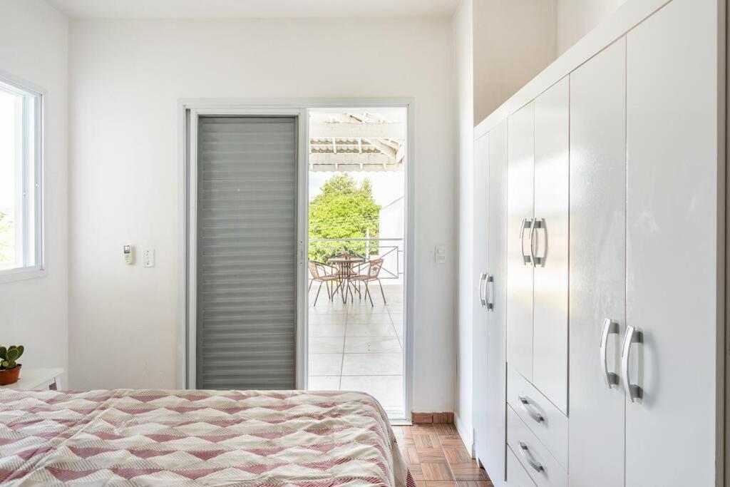 Linda casa em condomínio fechado para temporada.