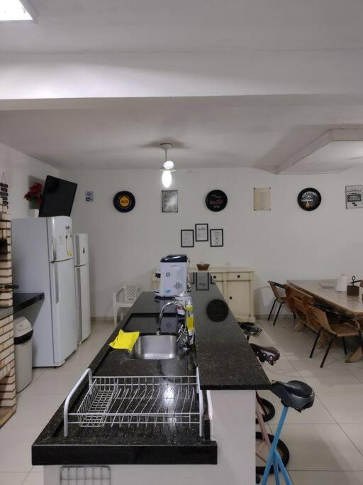 Linda casa em condomínio fechado para temporada.