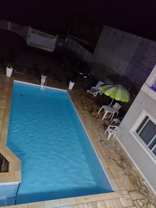 Linda casa em condomínio fechado para temporada.