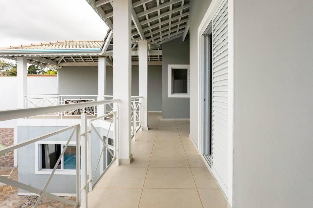 Linda casa em condomínio fechado para temporada.