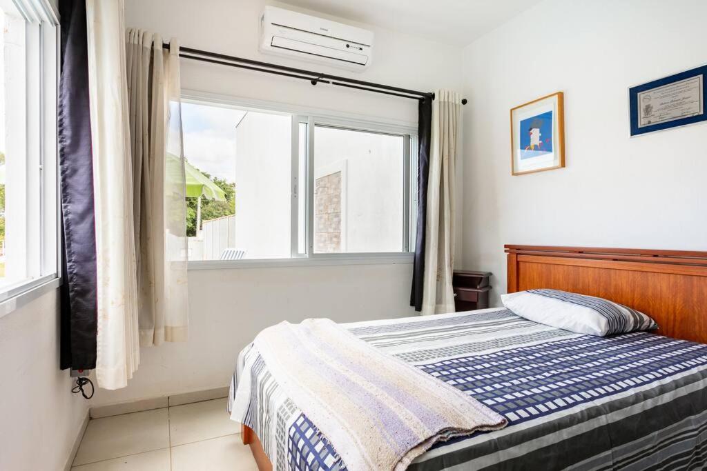 Linda casa em condomínio fechado para temporada.