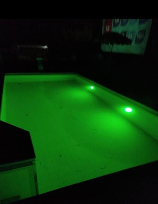 Linda casa em condomínio fechado para temporada.
