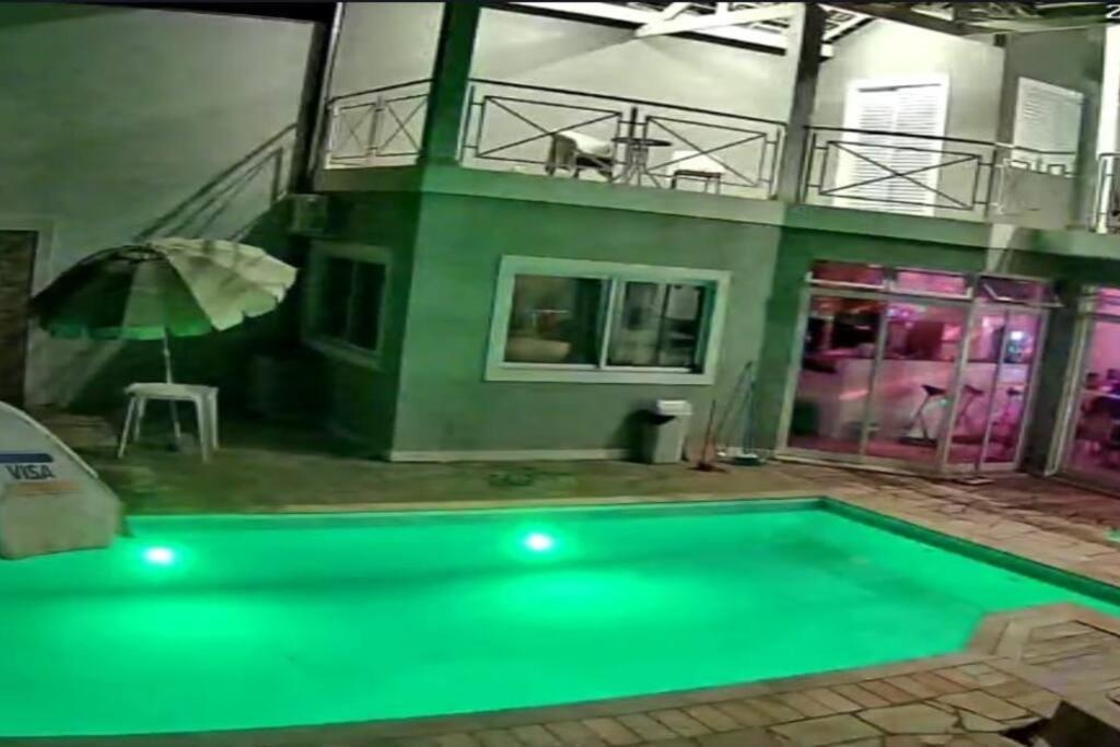Linda casa em condomínio fechado para temporada.